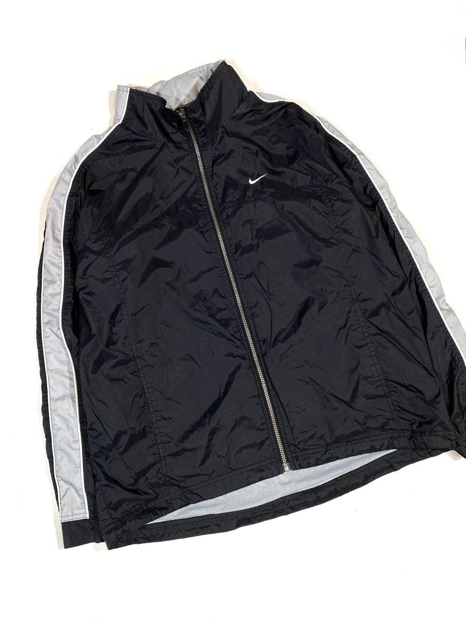 Nike × Vintage Vintage Y2K Nylon Windbreaker Nike Light Jacket Size US L / EU 52-54 / 3 - 3 Thumbnail
