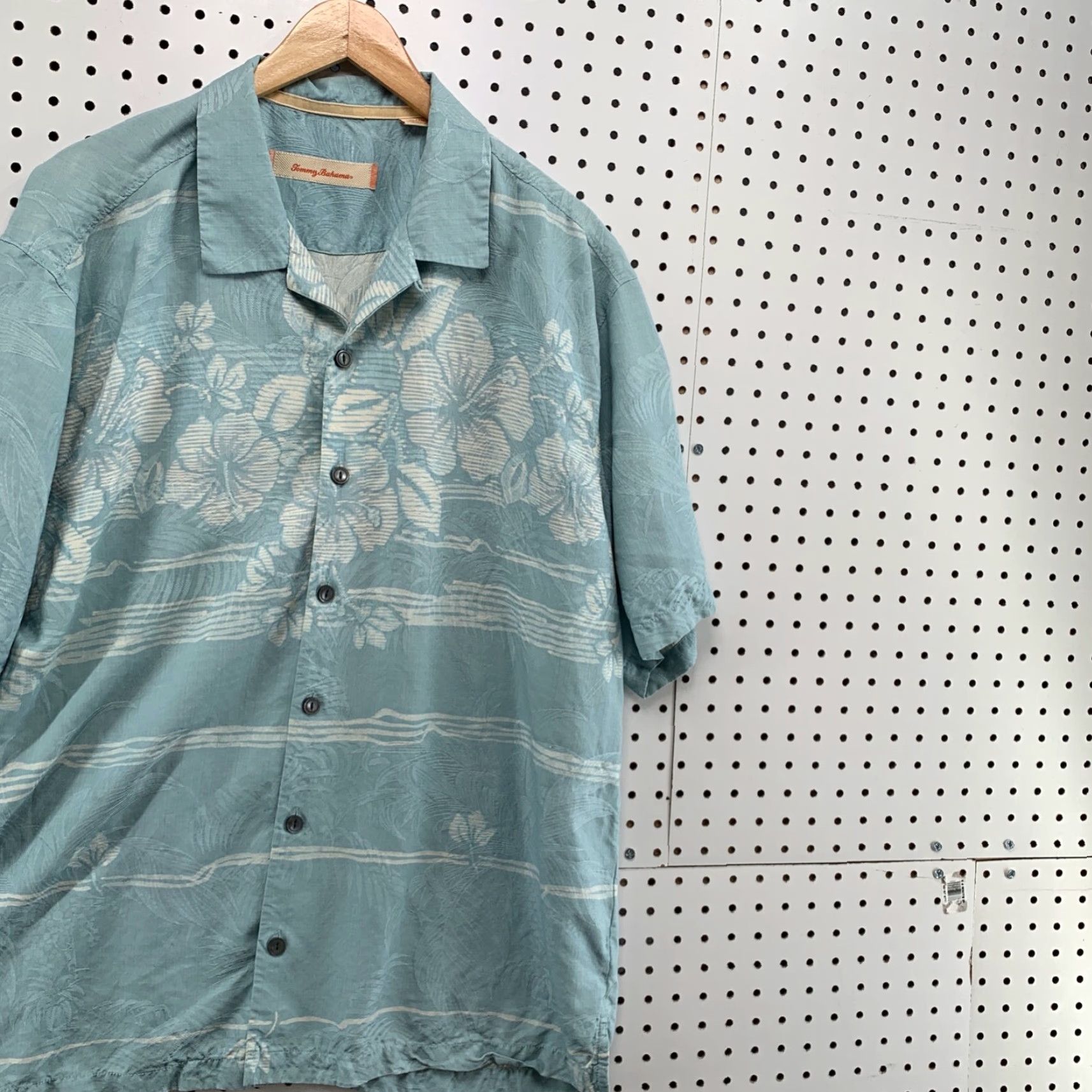 Tommy Bahama Tommy Bahama Shirt Men XL Blue Silk Floral Pattern Short Sleeve Button-Up Size US XL / EU 56 / 4 - 4 Thumbnail