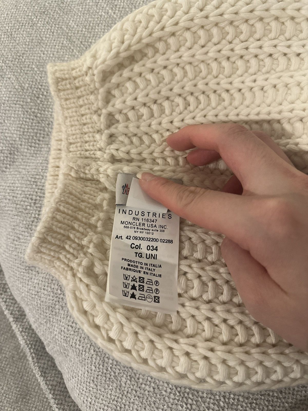 Moncler Moncler white fur wool hat Size ONE SIZE - 9 Thumbnail