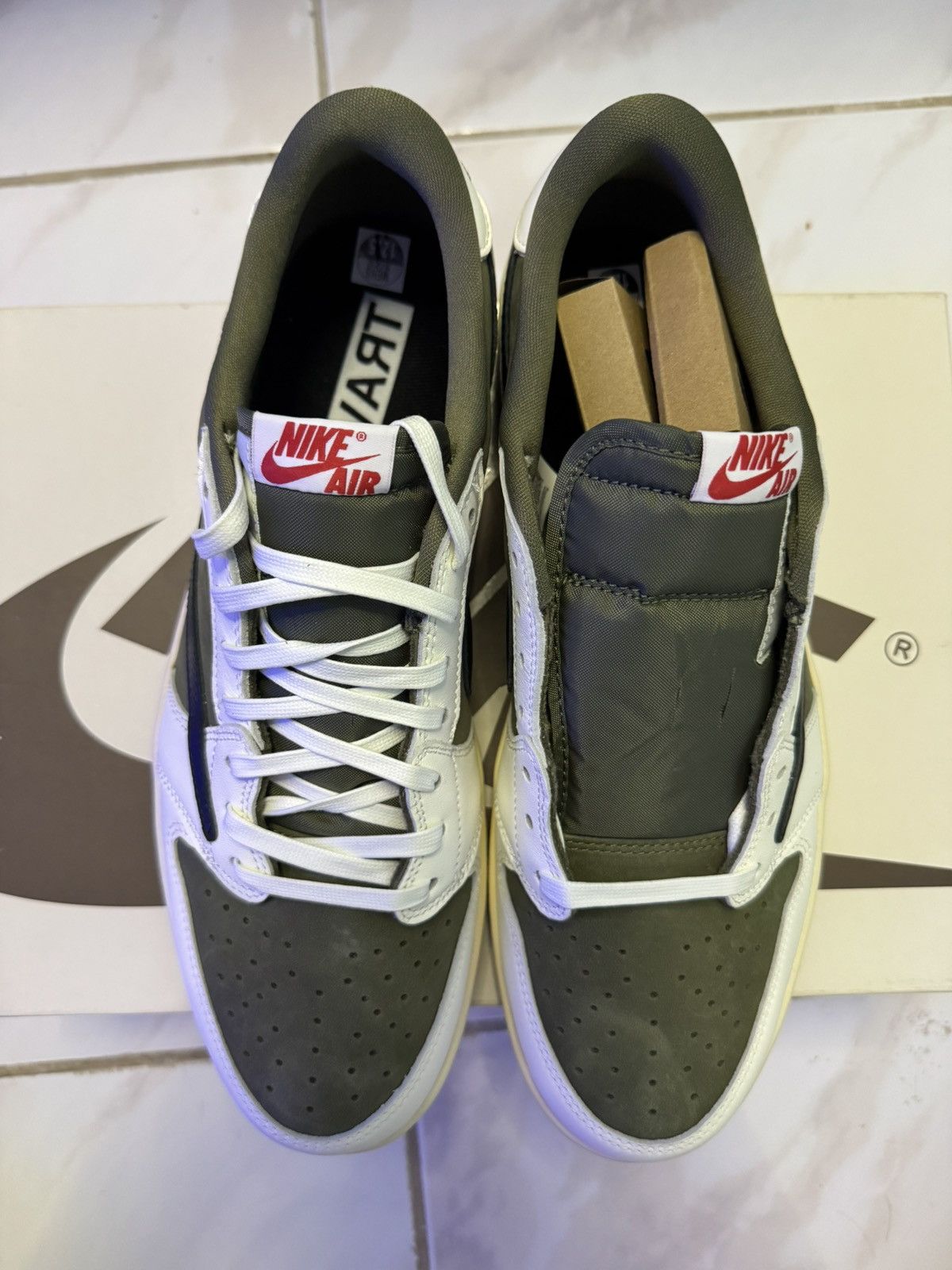 Jordan Brand × Travis Scott 12.5 Travis Scott Jordan 1 Low OG SP Medium Olive Size US 12.5 / EU 45-46 - 4 Thumbnail