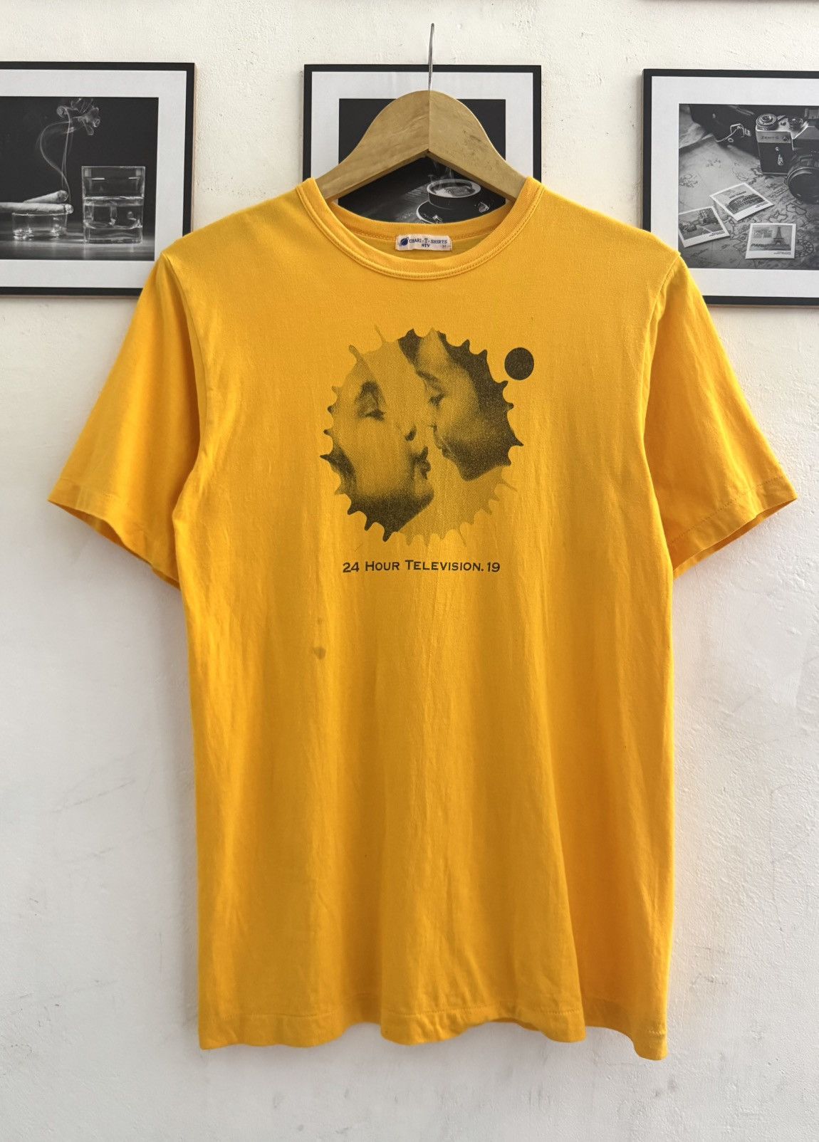 Vintage 80s 24HOURS TELEVISION 19 CUTE KISSING GRAPHIC TSHIRT Size US M / EU 48-50 / 2 - 1 Thumbnail