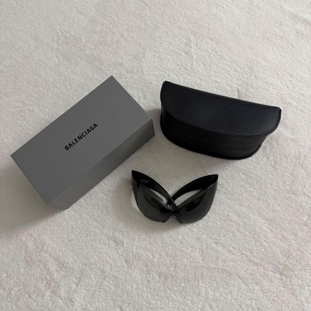 【BALENCIAGA】360 Mask Sunglasses サングラス 360 Mask Sunglasses in Black | Balenciaga US