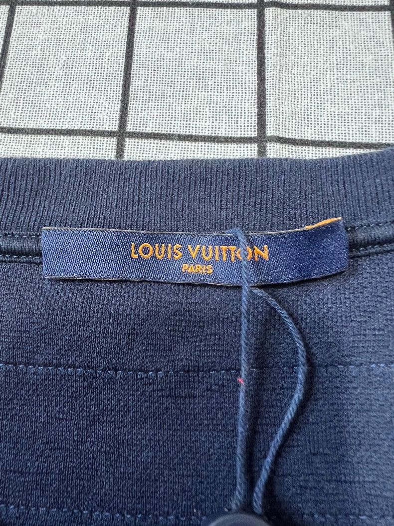 Louis Vuitton LOUIS VUITTON Dark-grain full-print beaded animal pattern s Size US L / EU 52-54 / 3 - 5 Thumbnail