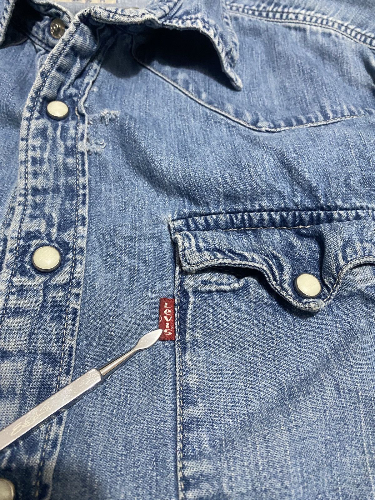 Levi's × Levi's Vintage Clothing × Vintage Levis vintage distreesed shirt with pearl pins 1997 Size US L / EU 52-54 / 3 - 11 Thumbnail