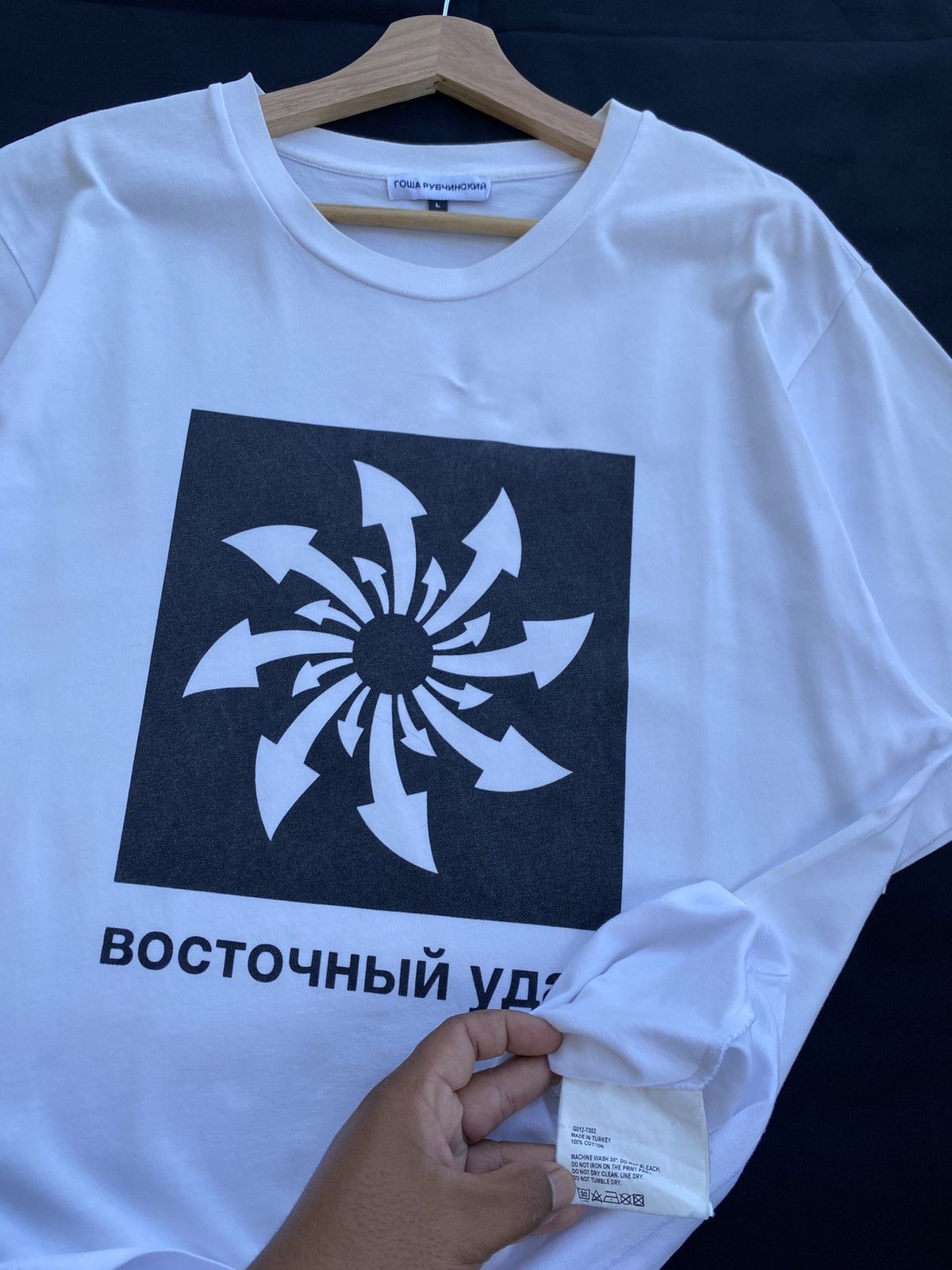 Gosha Rubchinskiy Gosha Rubchinskiy Восточный удар Eastern Strikes Arrow Tee Size US L / EU 52-54 / 3 - 11 Thumbnail