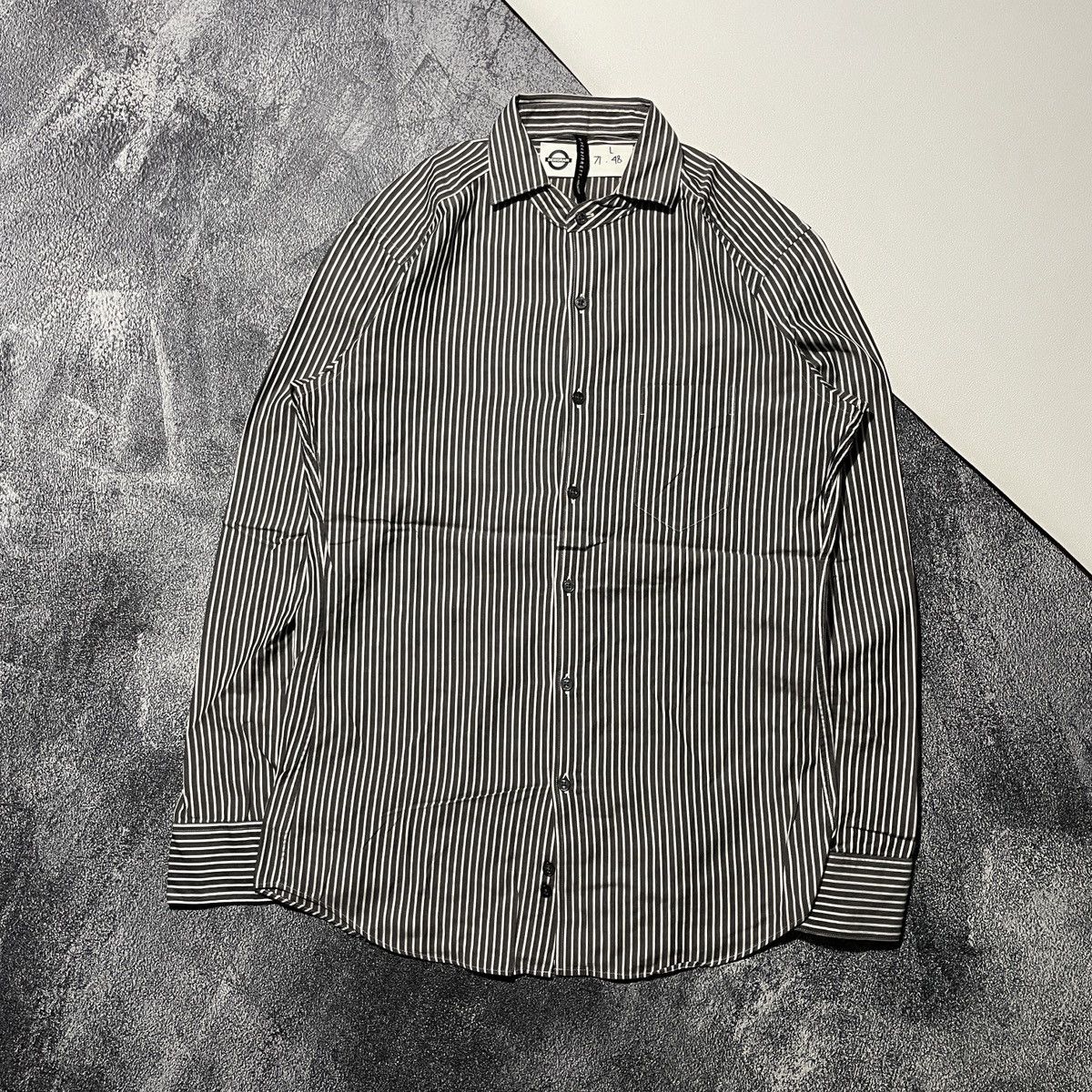 Neil Barrett × Samsonite Vintage Neil Barrett Black Barret Shirts Size US L / EU 52-54 / 3 - 1 Thumbnail