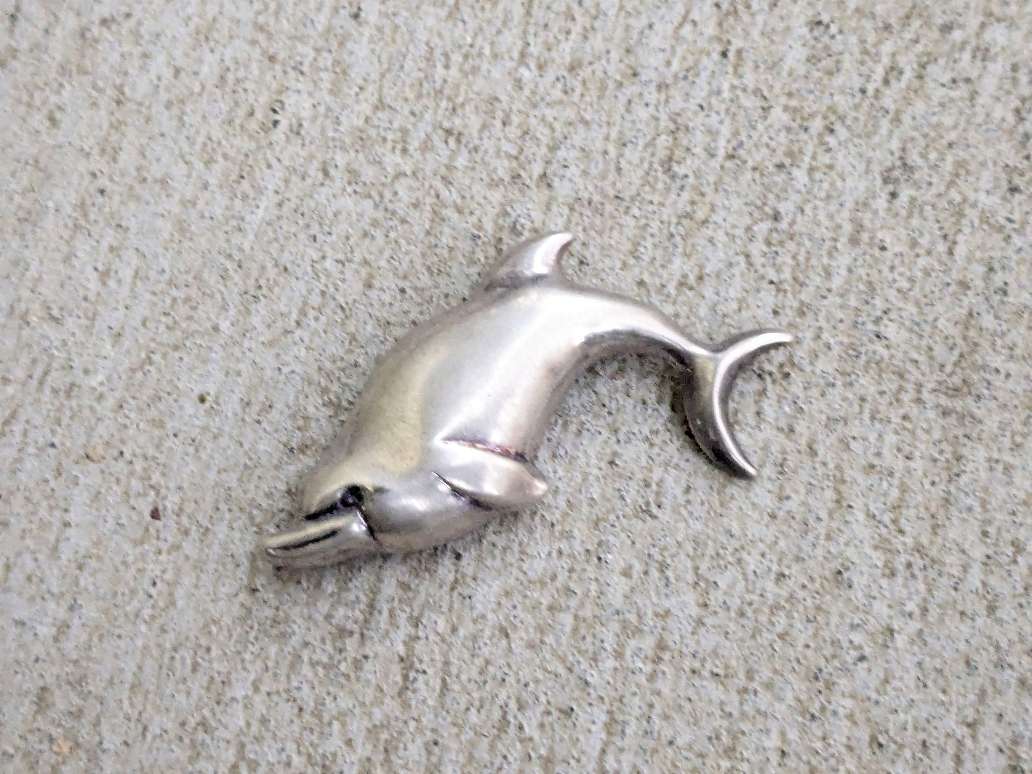 Jewelry × Vintage Vintage Sterling Silver Dolphin Pin Brooch Animal Size ONE SIZE - 1 Thumbnail