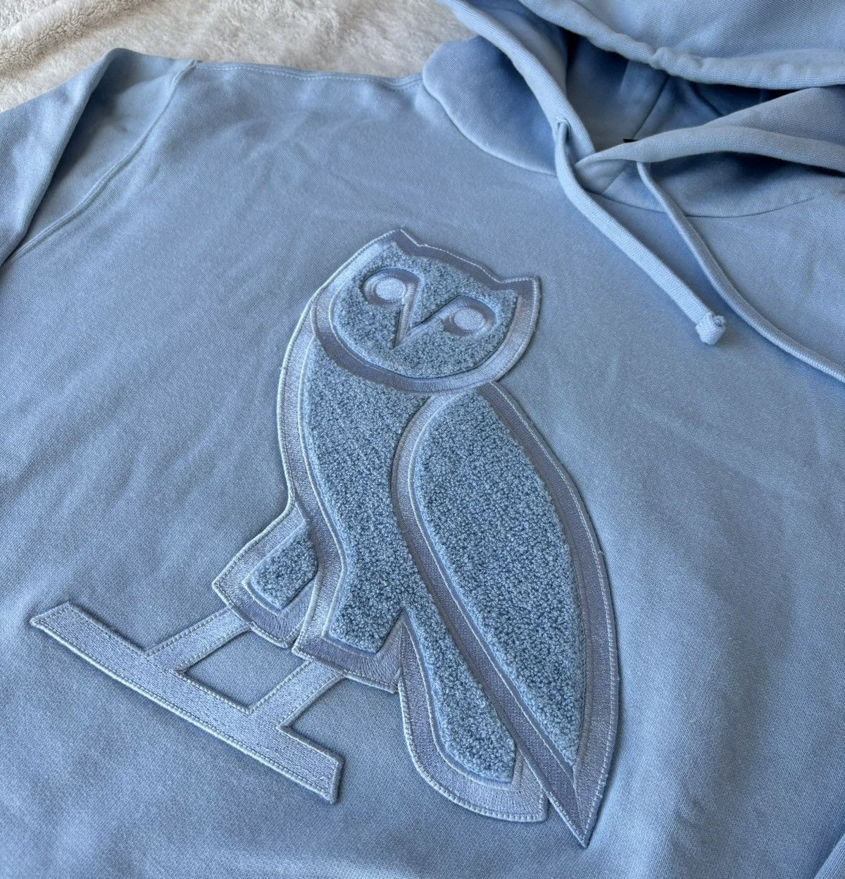 October's Very Own OVO Baby Blue Chenille OG Owl Hoodie - Rare Size US M / EU 48-50 / 2 - 2 Thumbnail