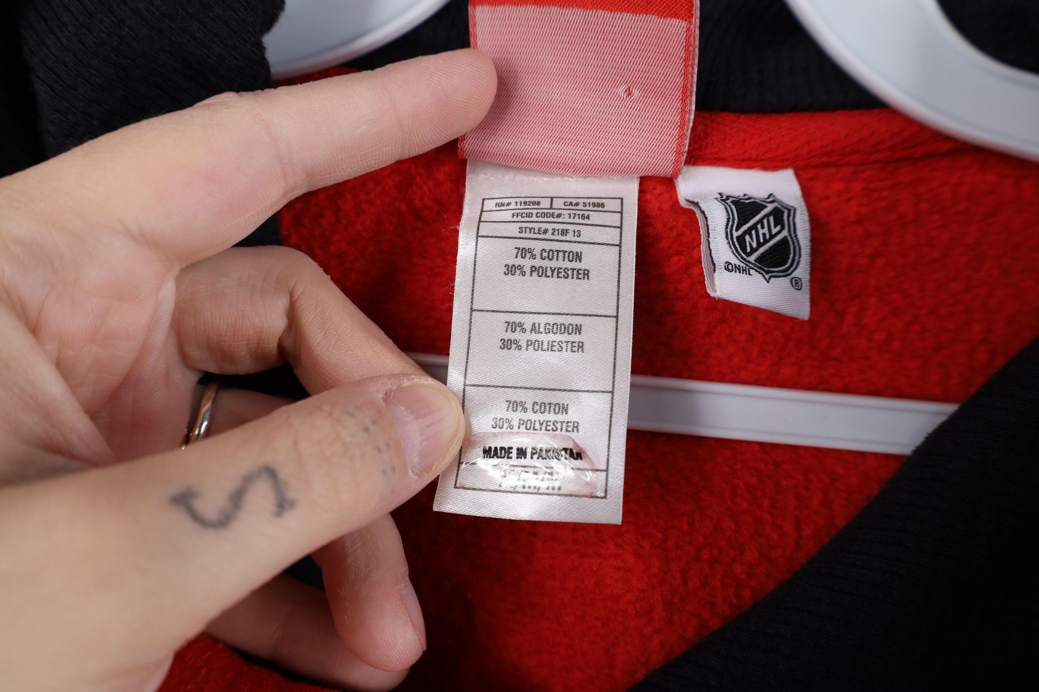 Reebok Vintage Reebok Chicago Blackhawks Hockey Hoodie Sweatshirt Size US M / EU 48-50 / 2 - 11 Thumbnail