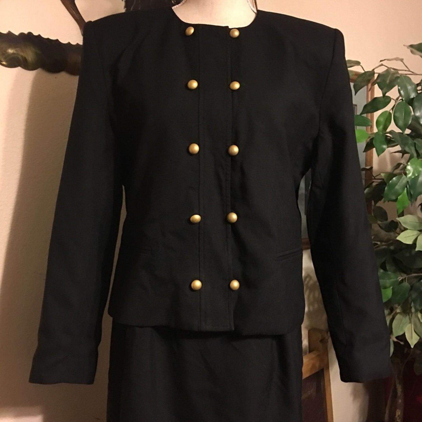 Vintage E.H.Woods black skirt suit with gold buttons 10 Size L / US 10 / IT 46 - 2 Thumbnail