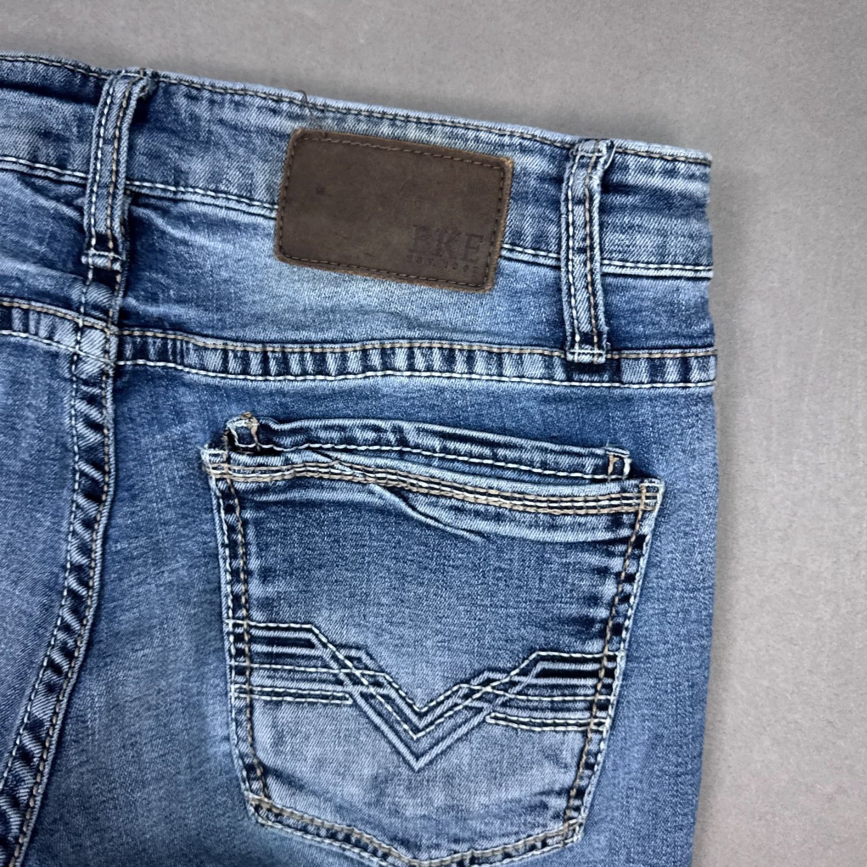 Vintage Buckle Jeans Mens 30x30 Blue Jake Denim Pants Faded Washed Out Buckle Bke Jeans Regular 5-Pocket blue Denim Mens Jeans 30x30 Size US 31 - 5 Thumbnail