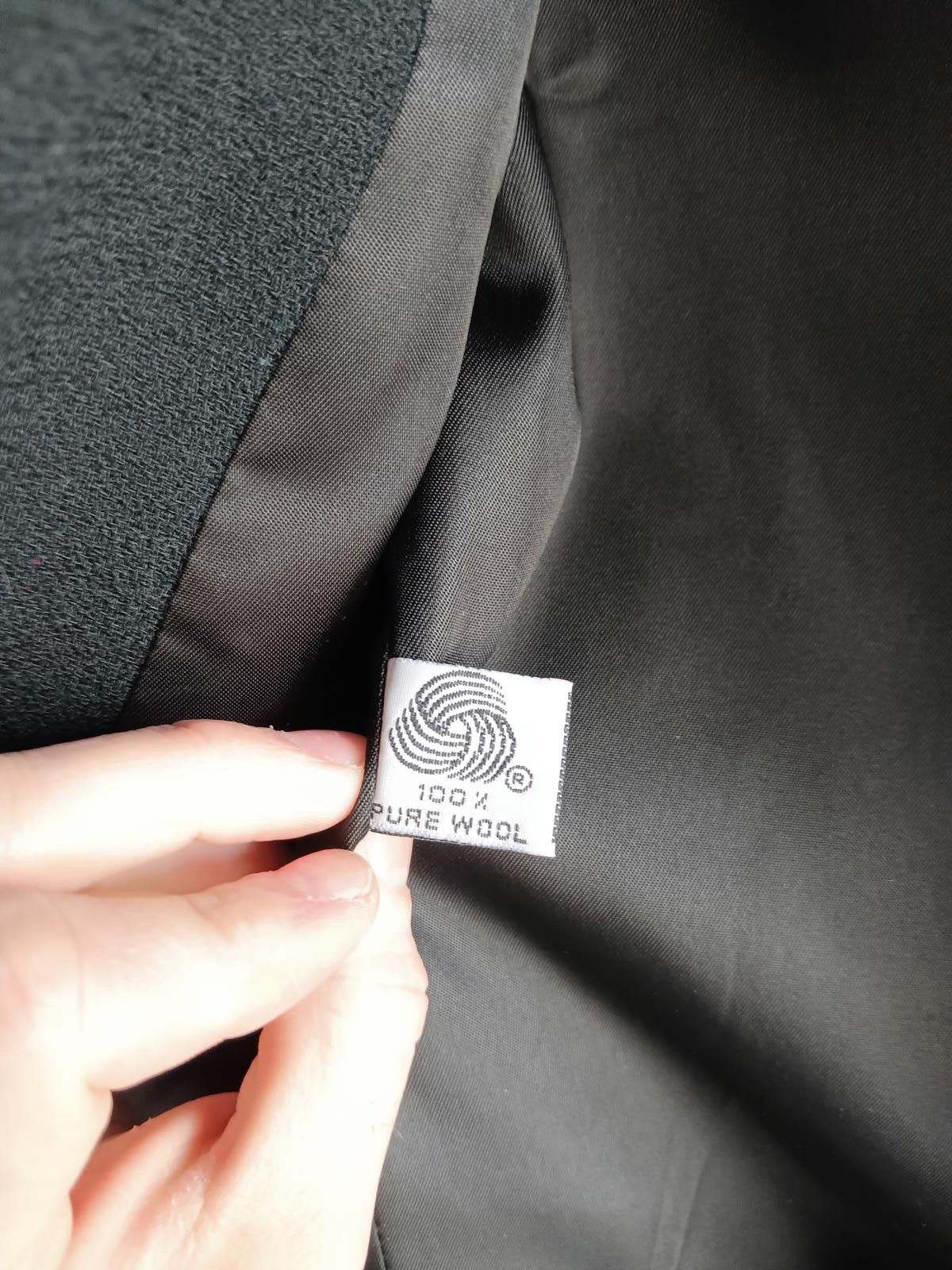 Designer Classic Black Blazer with Gold Button - Elegant Design Size M / US 6-8 / IT 42-44 - 5 Thumbnail