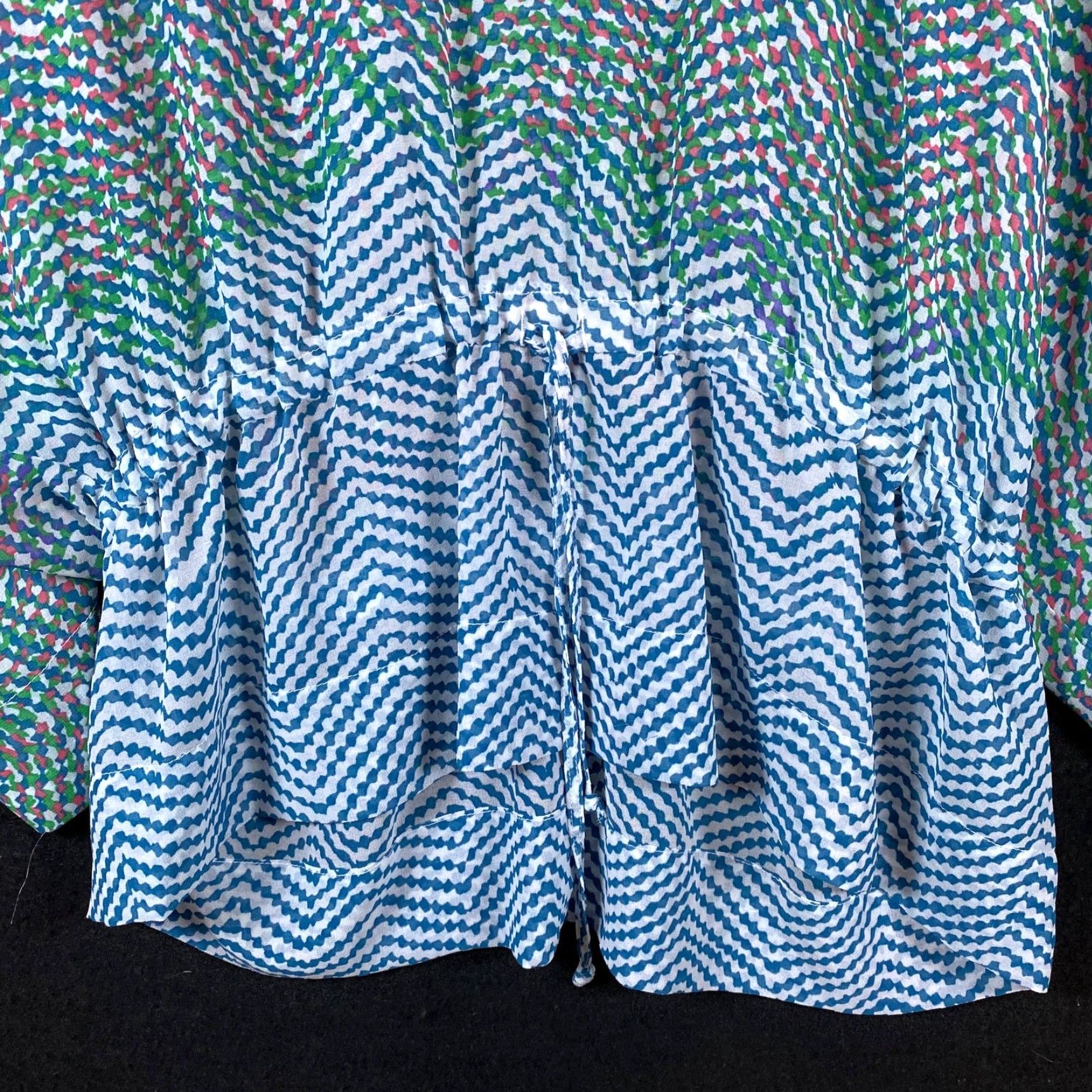 Vintage CAbi Blouse Multi Geometric Drop Waist Kimono Sheer V-Neck Stretch S Girl/Women’s? (recheck) Size S / US 4 / IT 40 - 5 Thumbnail