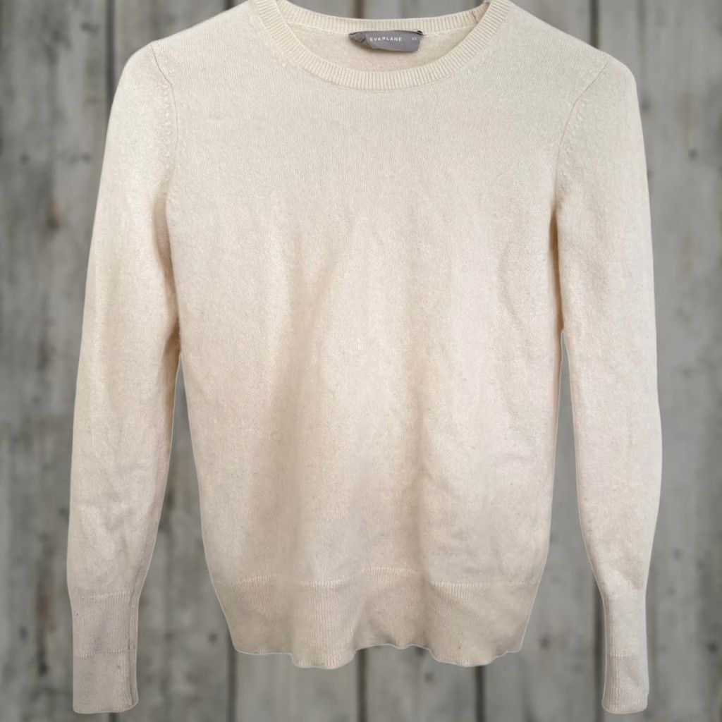 Everlane Everlane Cashmere Crewneck Sweater Women XS Office Minimalist Luxury Soft Pullover Beige Beige XS Womens Size XS / US 0-2 / IT 36-38 - 1 Thumbnail