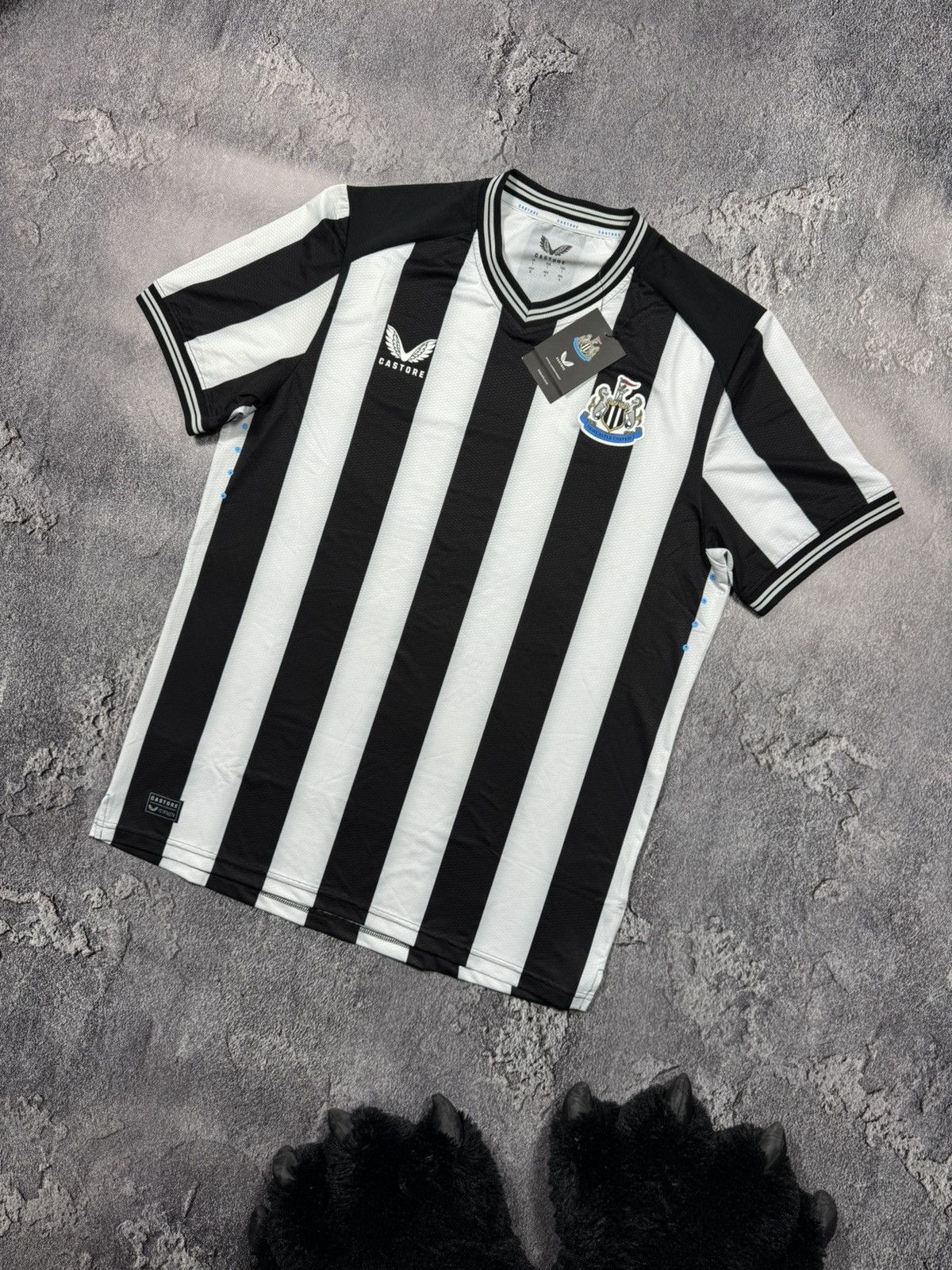 Castore Newcastle United x Castore HOME Jersey Size US L / EU 52-54 / 3 - 1 Thumbnail