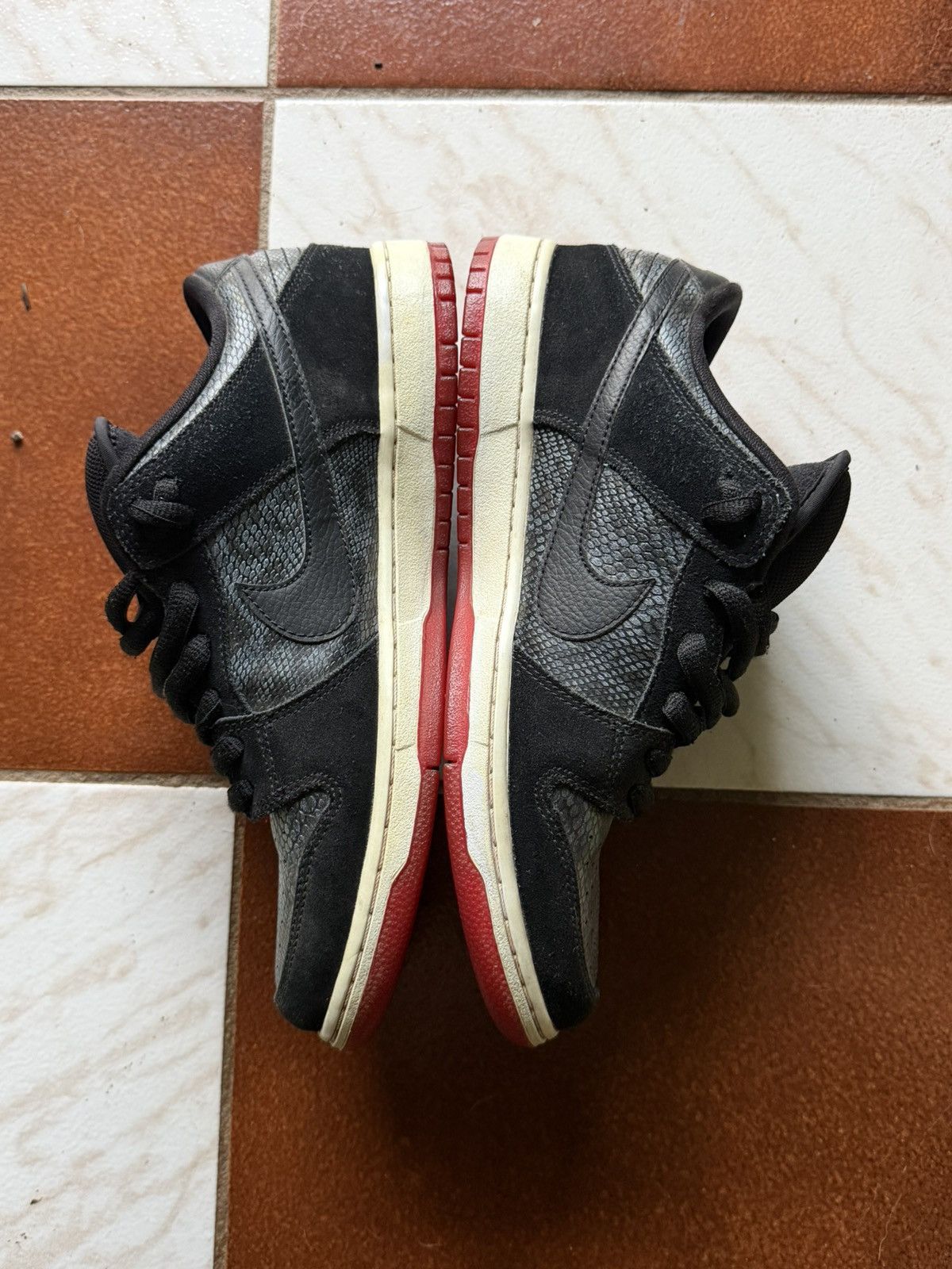 Nike SB Dunk Low Snake Eyes Size US 10 / EU 43 - 2 Thumbnail
