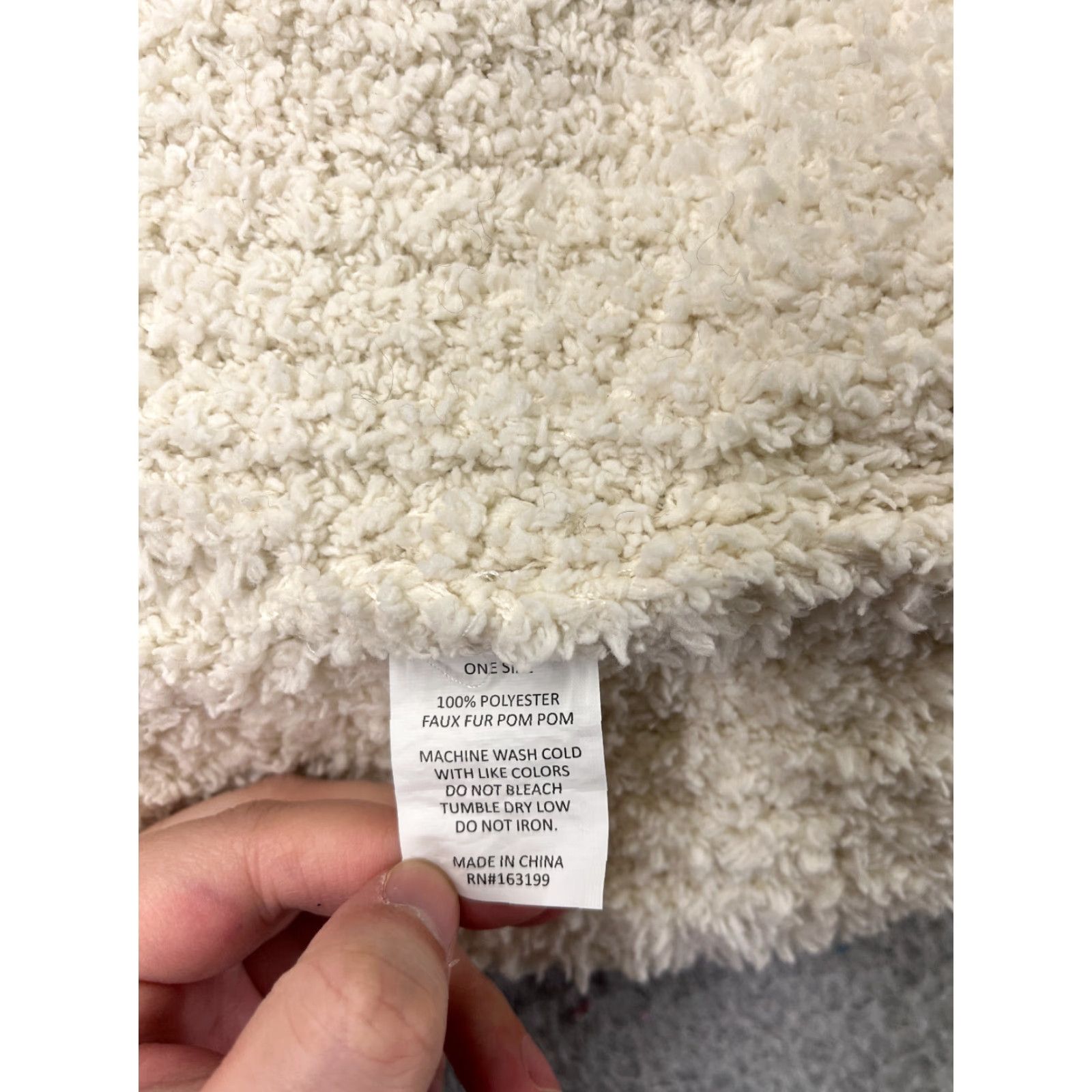 Vintage Beanie Hat Unbranded Beanie Adult One Size White Knit 100% Polyester Faux Fur Pom Winter Ski Womens Size ONE SIZE - 6 Thumbnail