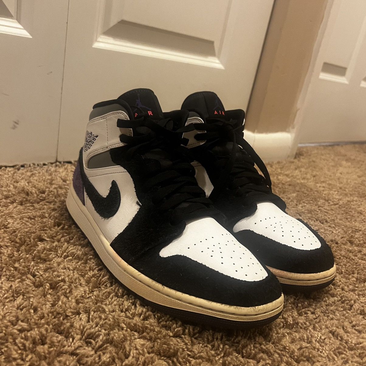 Jordan Brand Air Jordan 1 Mid SE “Varsity Purple” Size US 10 / EU 43 - 1 Thumbnail