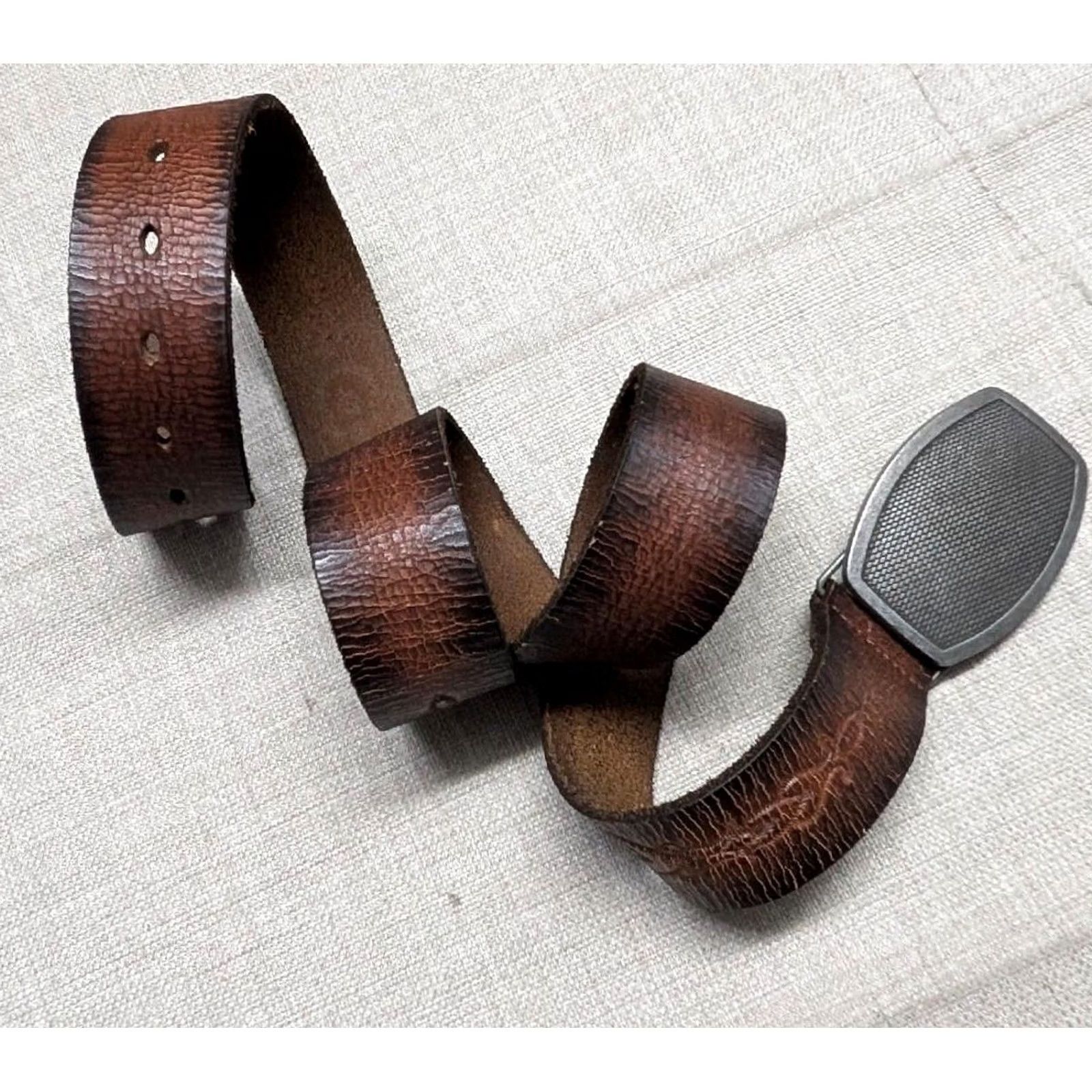 Vintage VINTAGE western belt Tooled brown leather 42 belt Mens Buckle patina rustic backstory Size 42 - 3 Thumbnail