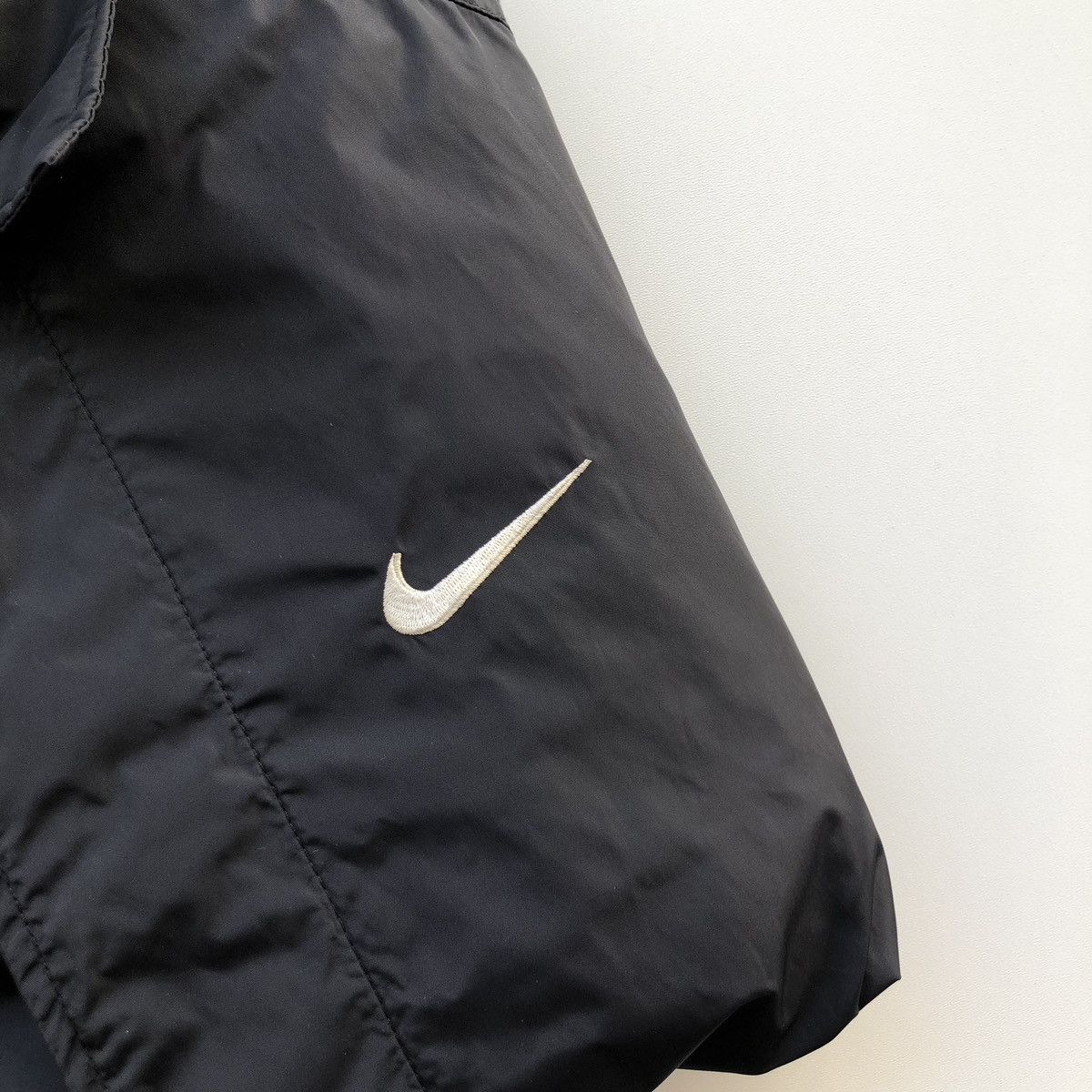 Nike Nike Vintage Big Logo Nylon Coat Jacket Black Rare Size US S / EU 44-46 / 1 - 7 Thumbnail