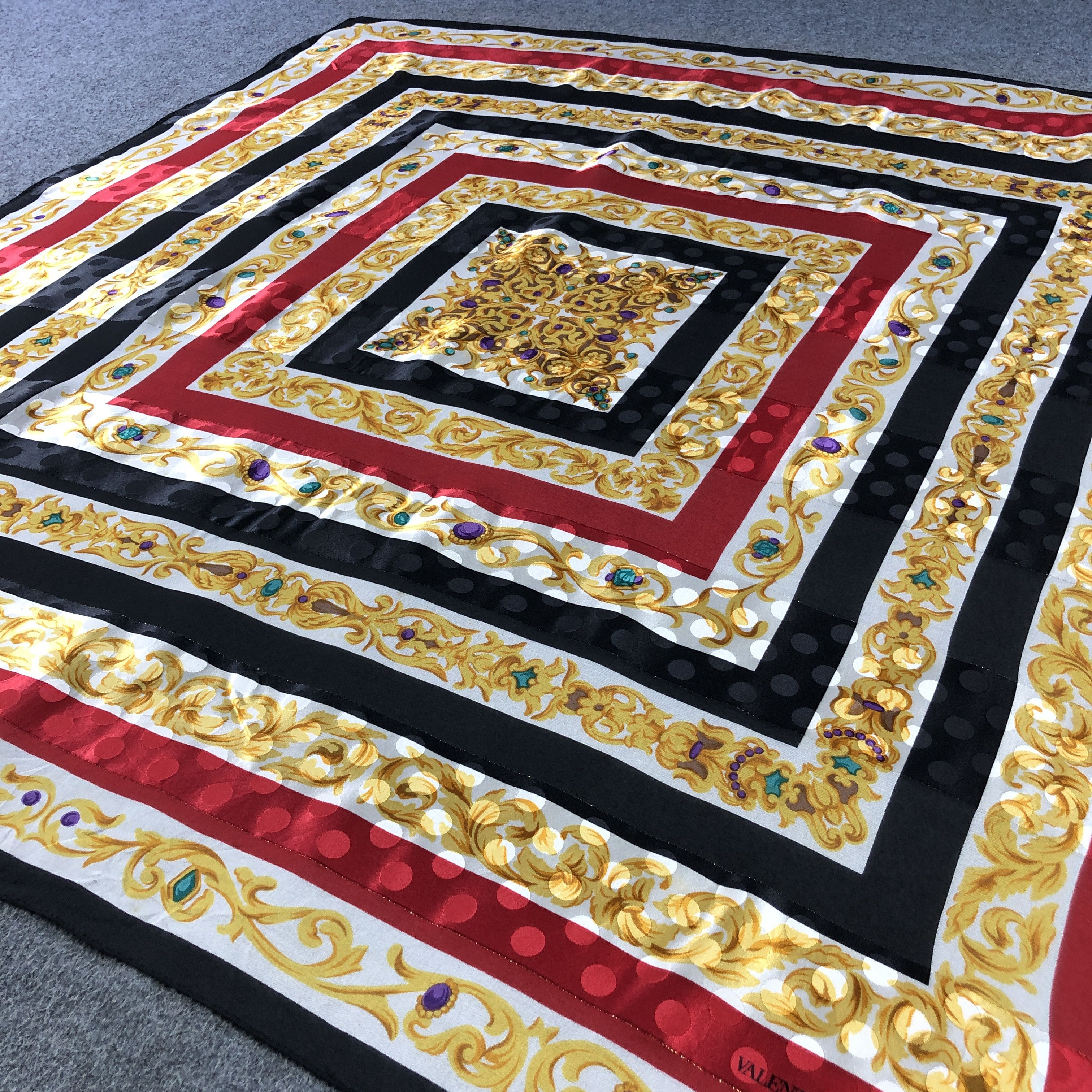 Vintage Valentino Garavani Luxury Silk Scarf M1240 Size ONE SIZE - 3 Thumbnail