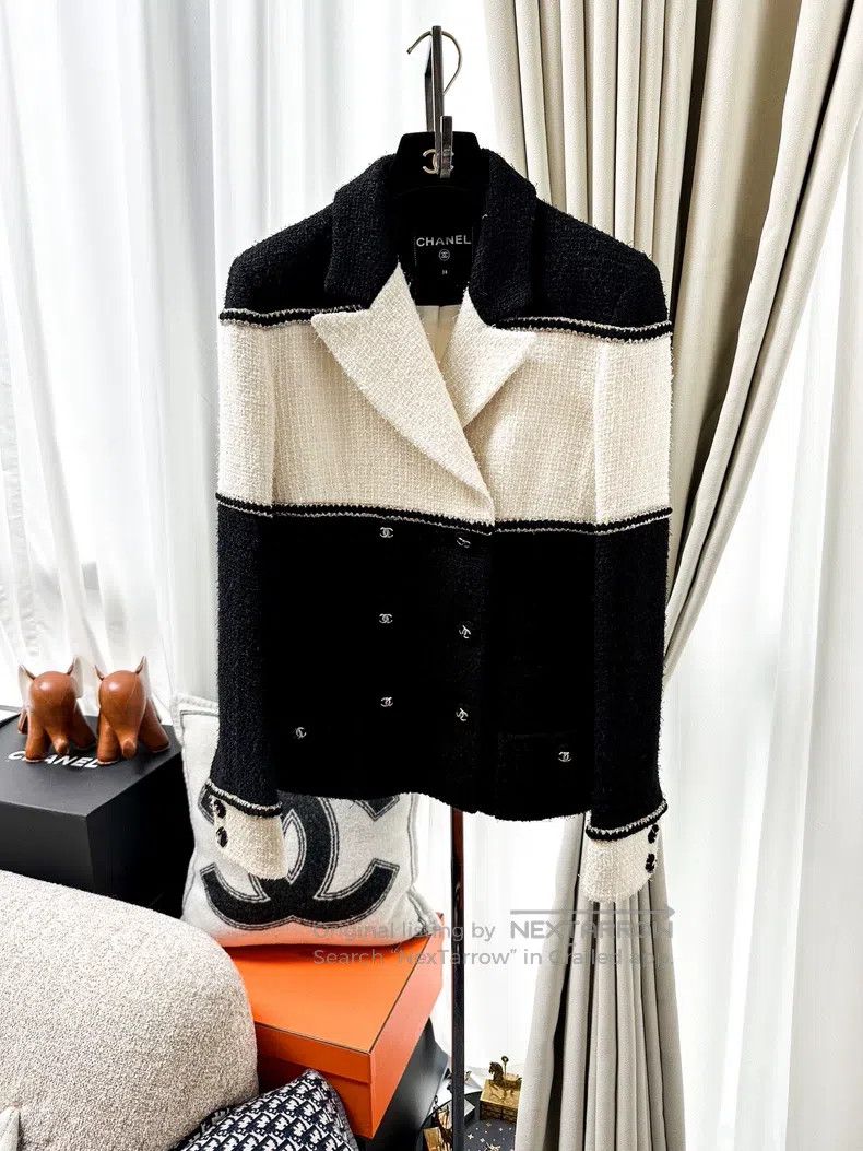 Chanel Chanel 20A black and white colour block long-sleeved braid Size XS / US 0-2 / IT 36-38 - 1 Thumbnail