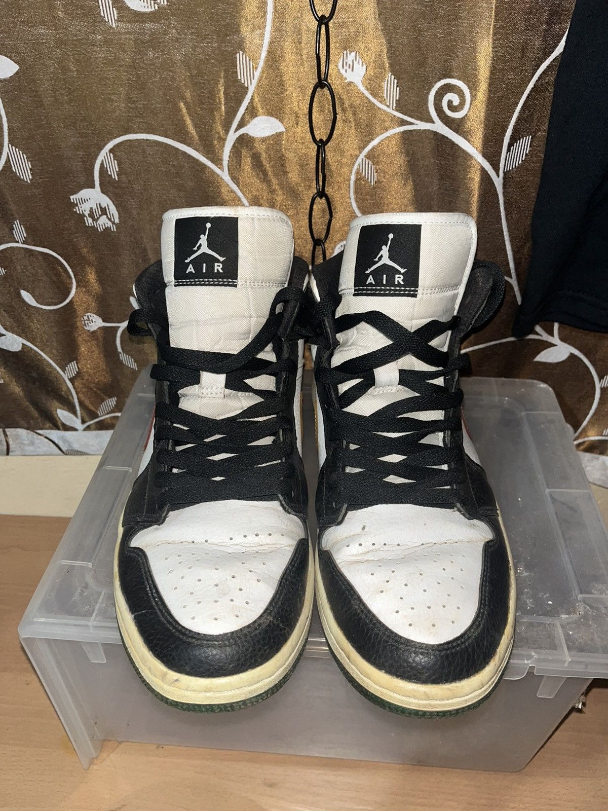 Jordan Brand × Nike Jordan 1 mid alternate Size US 9 / EU 42 - 2 Thumbnail