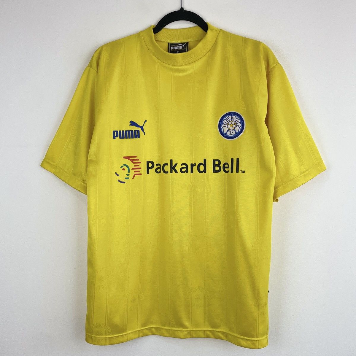 Puma Vintage Leeds United Puma Jersey Shirt Men size S Size US S / EU 44-46 / 1 - 1 Thumbnail