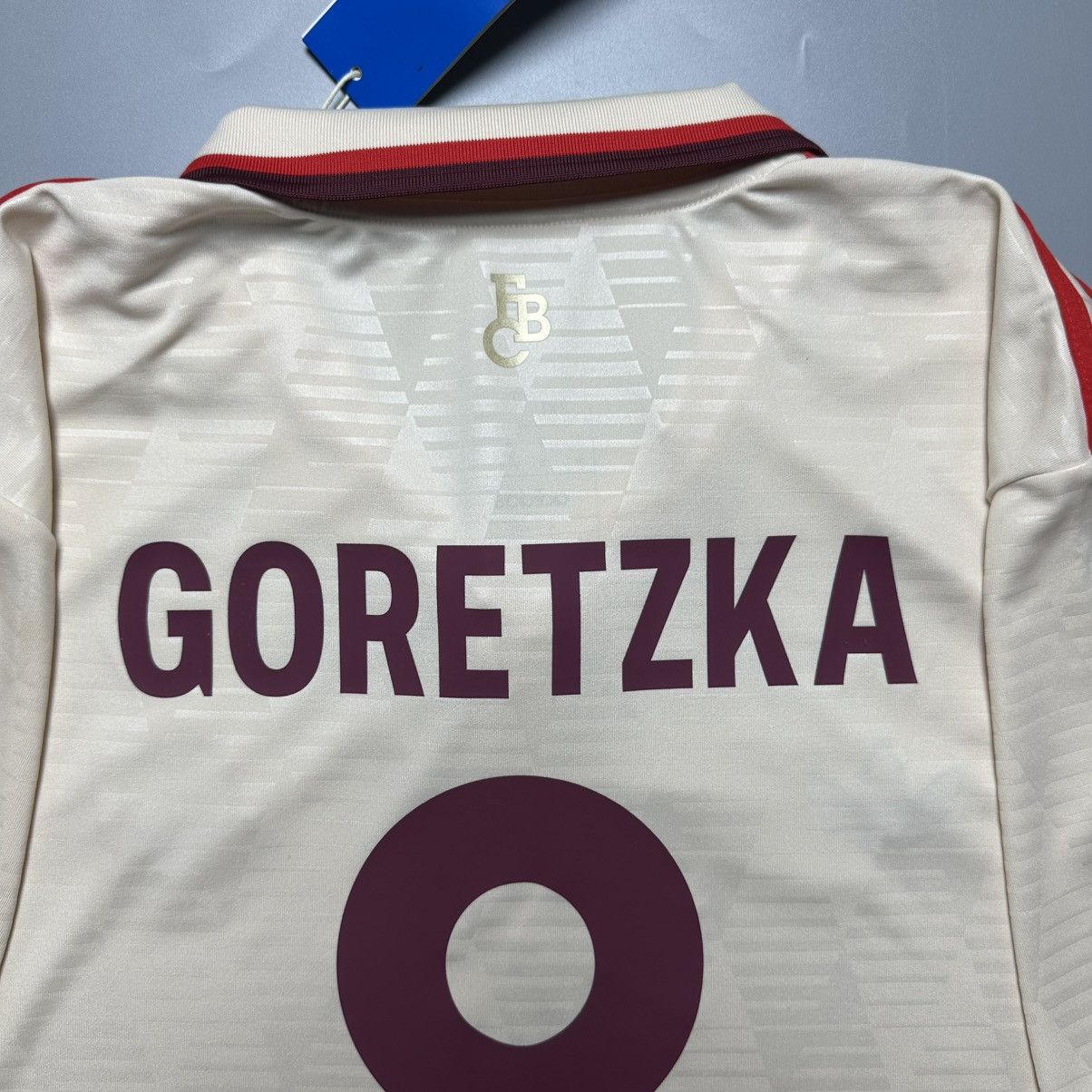 Vintage BAYERN ADIDAS 2024/2025 FOOTBALL THIRD JERSEY #8 GORETZKA Size US XXL / EU 58 / 5 - 11 Thumbnail