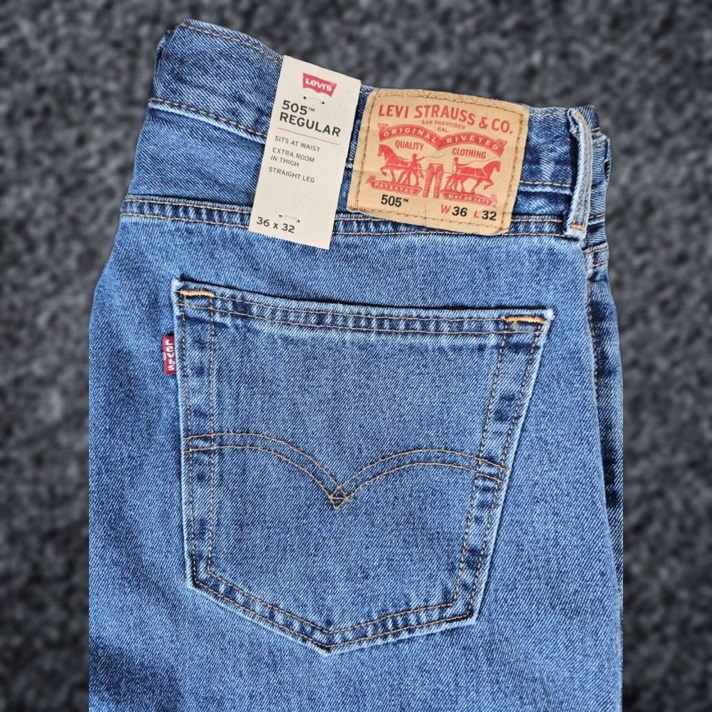 Levi's VINTAGE Levi's Jeans 505 Regular Straight Men's 36x32 Blue Denim Medium Wash + Logo Pocket 5-Pocket Design USA 90s Style Mens Size US 36 / EU 52 - 1 Thumbnail
