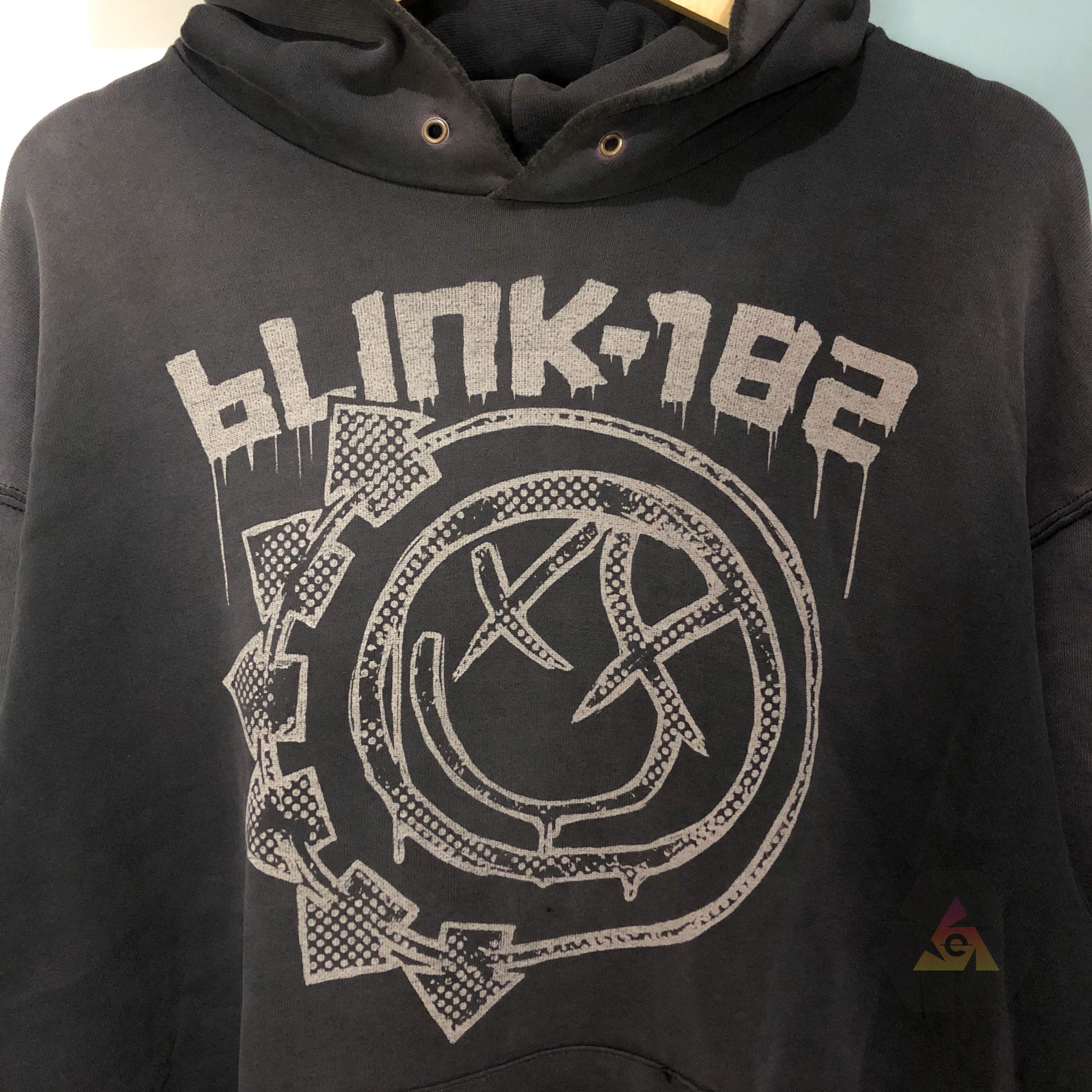 Band Tees Vintage THRASHED BLINK 182 Big Logo Hoodie Size US L / EU 52-54 / 3 - 5 Thumbnail