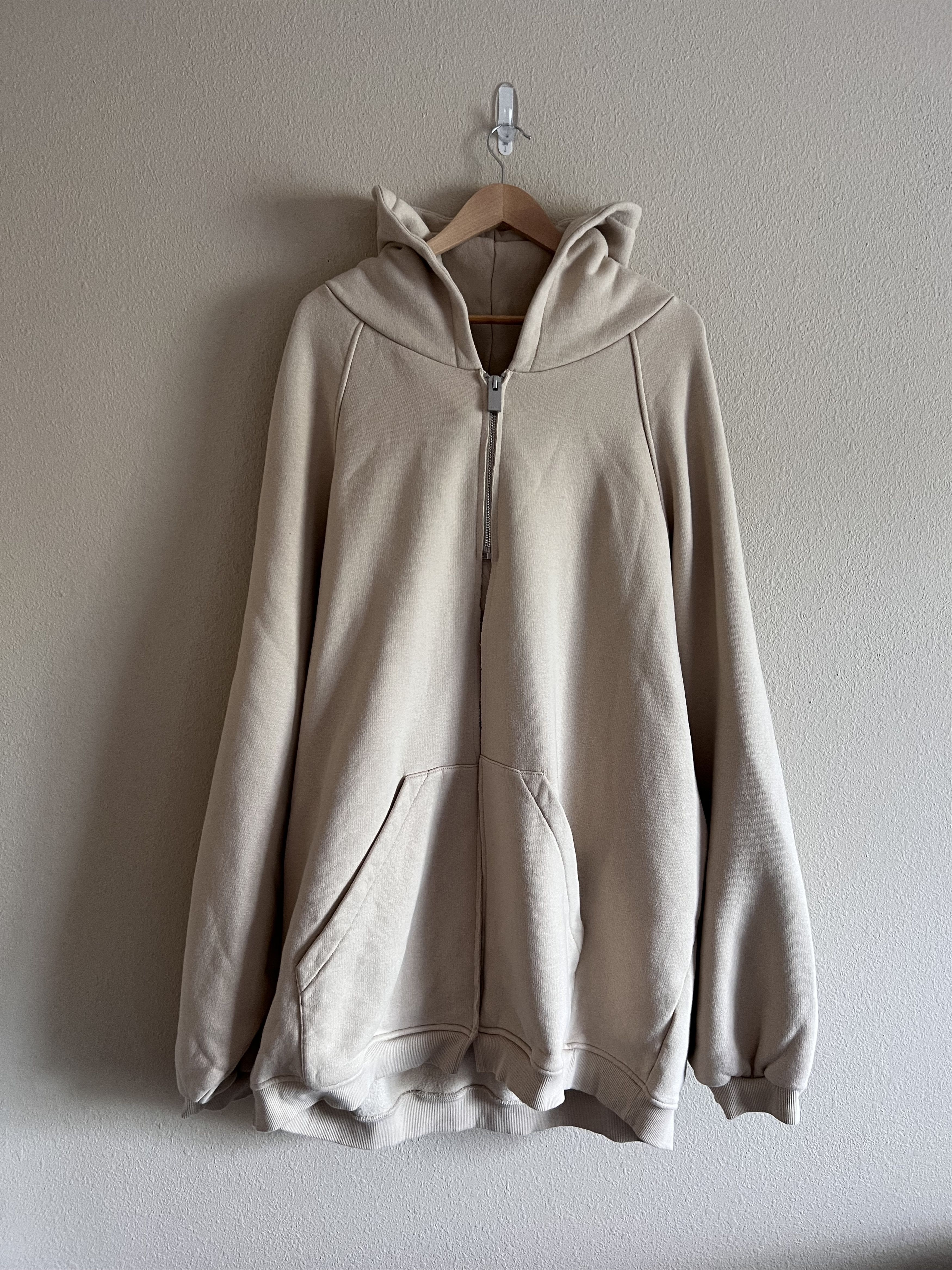 1017 ALYX 9SM 1017 Alyx 9SM Raw Cut Oversized Hoodie in Cream Size US XXL / EU 58 / 5 - 1 Thumbnail