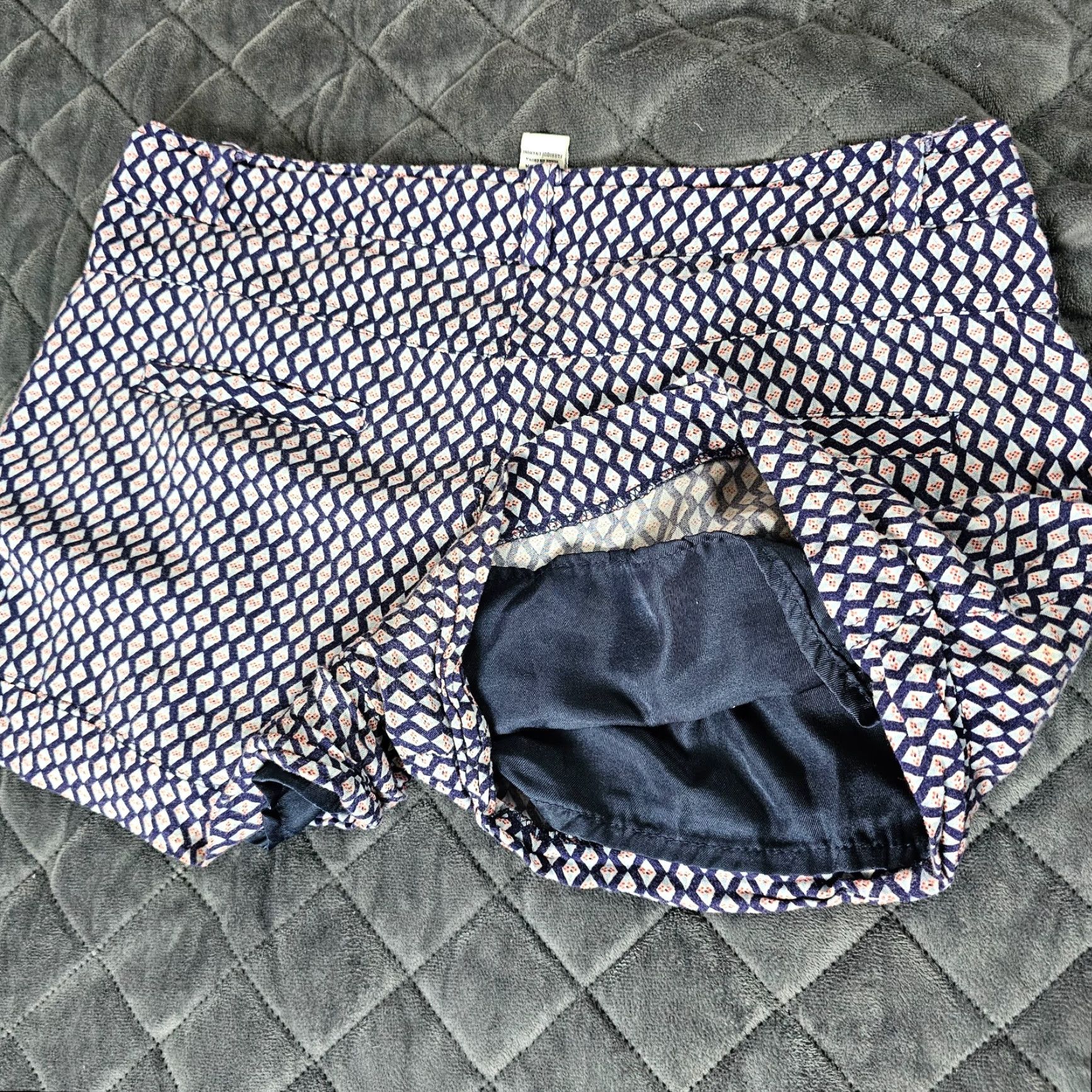 Forever 21 Forever 21 Shorts Bermuda Womens 26 Blue Casual Flat Front Geometric Pocket Zip Button Cotton Blend Size 42" / US 20 - 7 Thumbnail