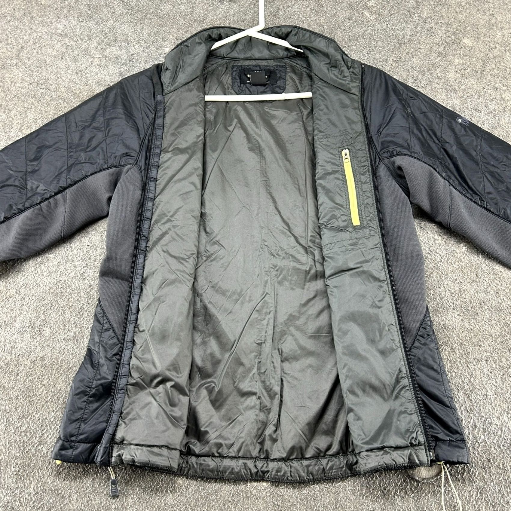 Mountain Hardwear VINTAGE Mountain Hardwear Jacket Womens M Black Puffer Full Zip Quilted Windbreaker Size M / US 6-8 / IT 42-44 - 2 Thumbnail
