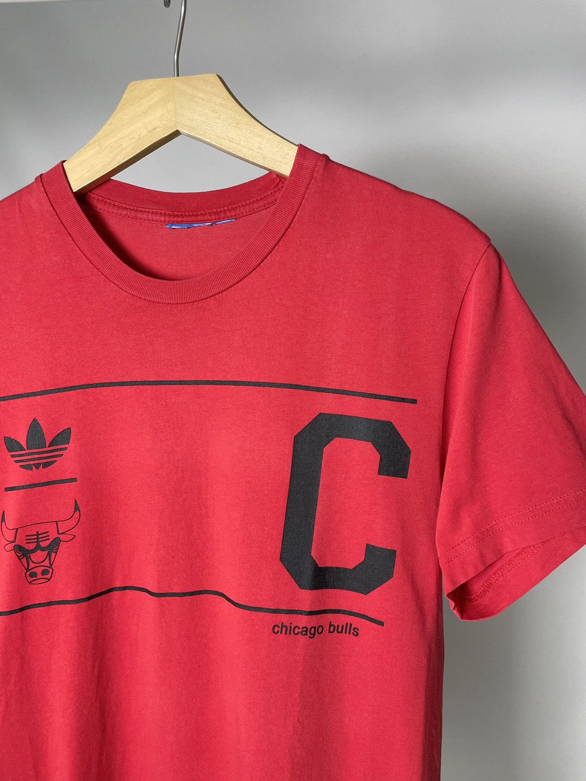 Adidas Adidas Originals x NBA 👹🏀 Chicago Bulls jersey tee t shirt Size US M / EU 48-50 / 2 - 4 Thumbnail