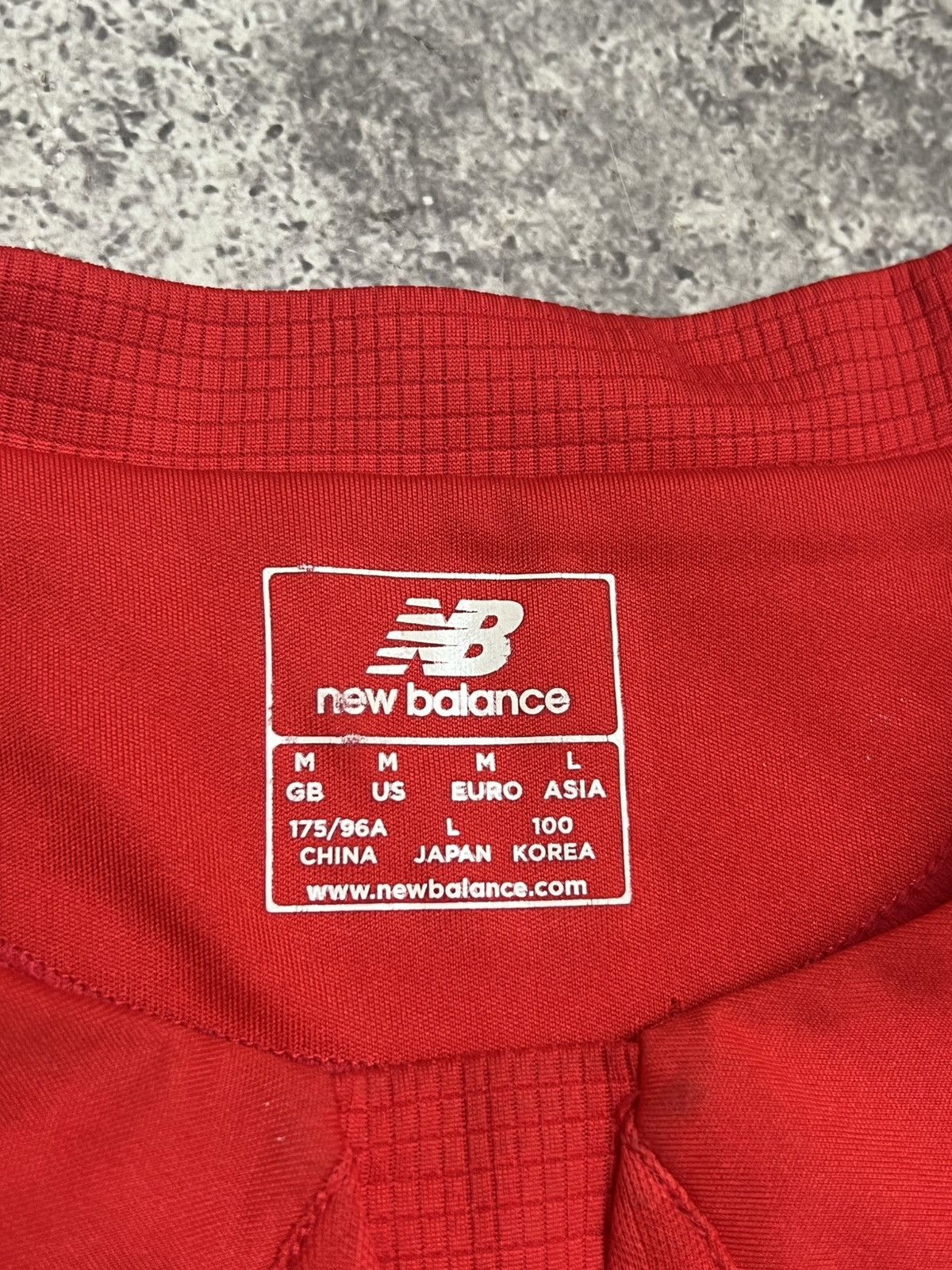 New Balance Liverpool 2015/2016 Home Soccer Jersey Football Shirt Size US M / EU 48-50 / 2 - 3 Thumbnail