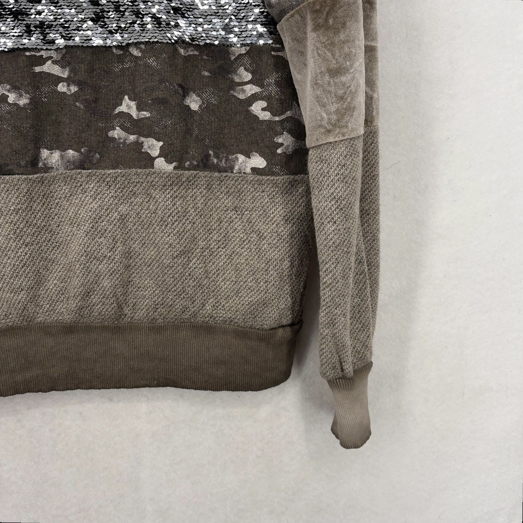 Vintage VINTAGE Scandal Sweater Womens Beige Camouflage Sequin Crew Neck Pullover Italy Boho S Beige Womens Crew Neck Long Sleeve Knit Moir? Size S / US 4 / IT 40 - 3 Thumbnail