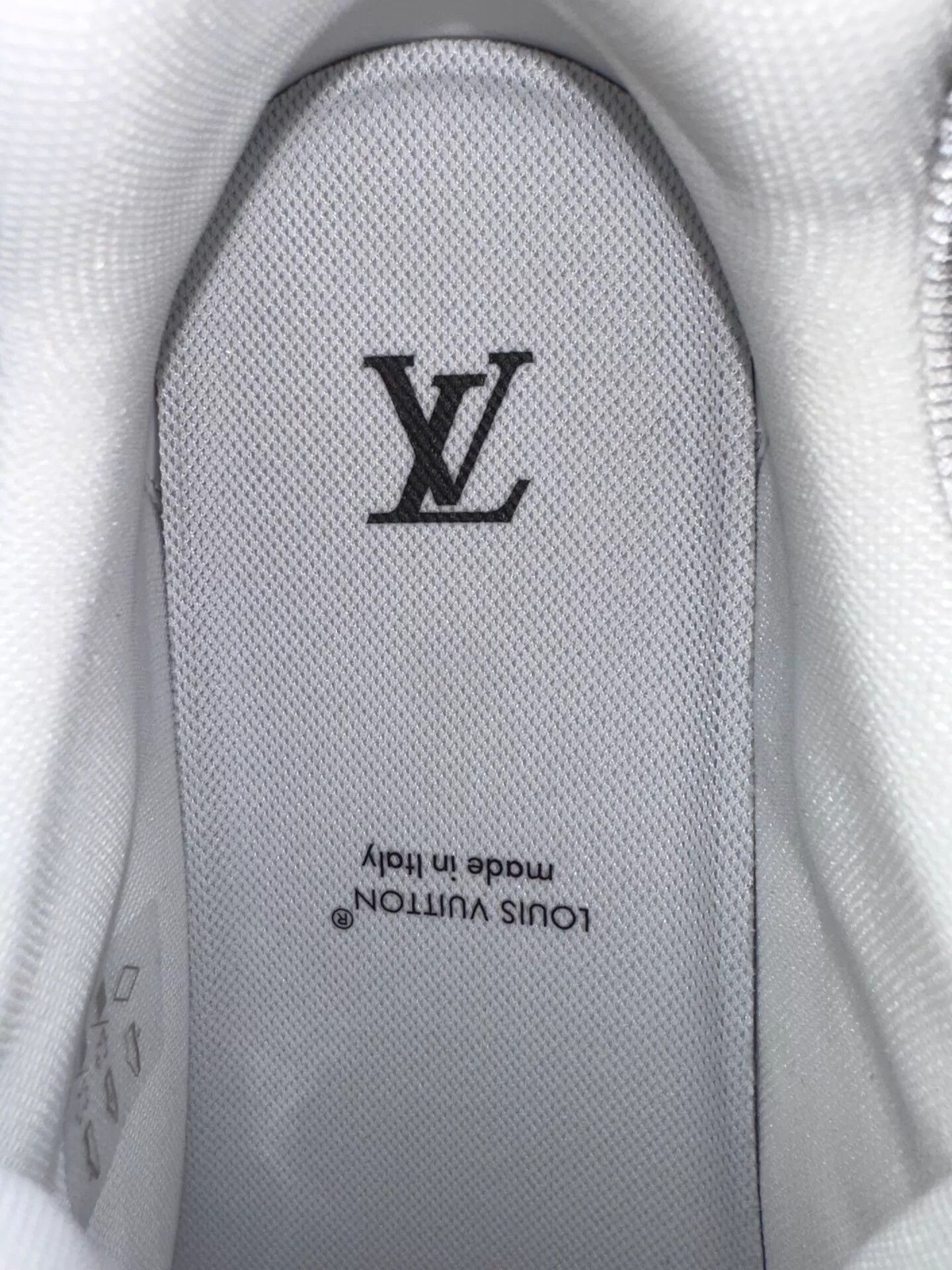 Louis Vuitton LV Men's Trainer Gray & White Monogram Uk8/42 Size US 9 / EU 42 - 8 Thumbnail