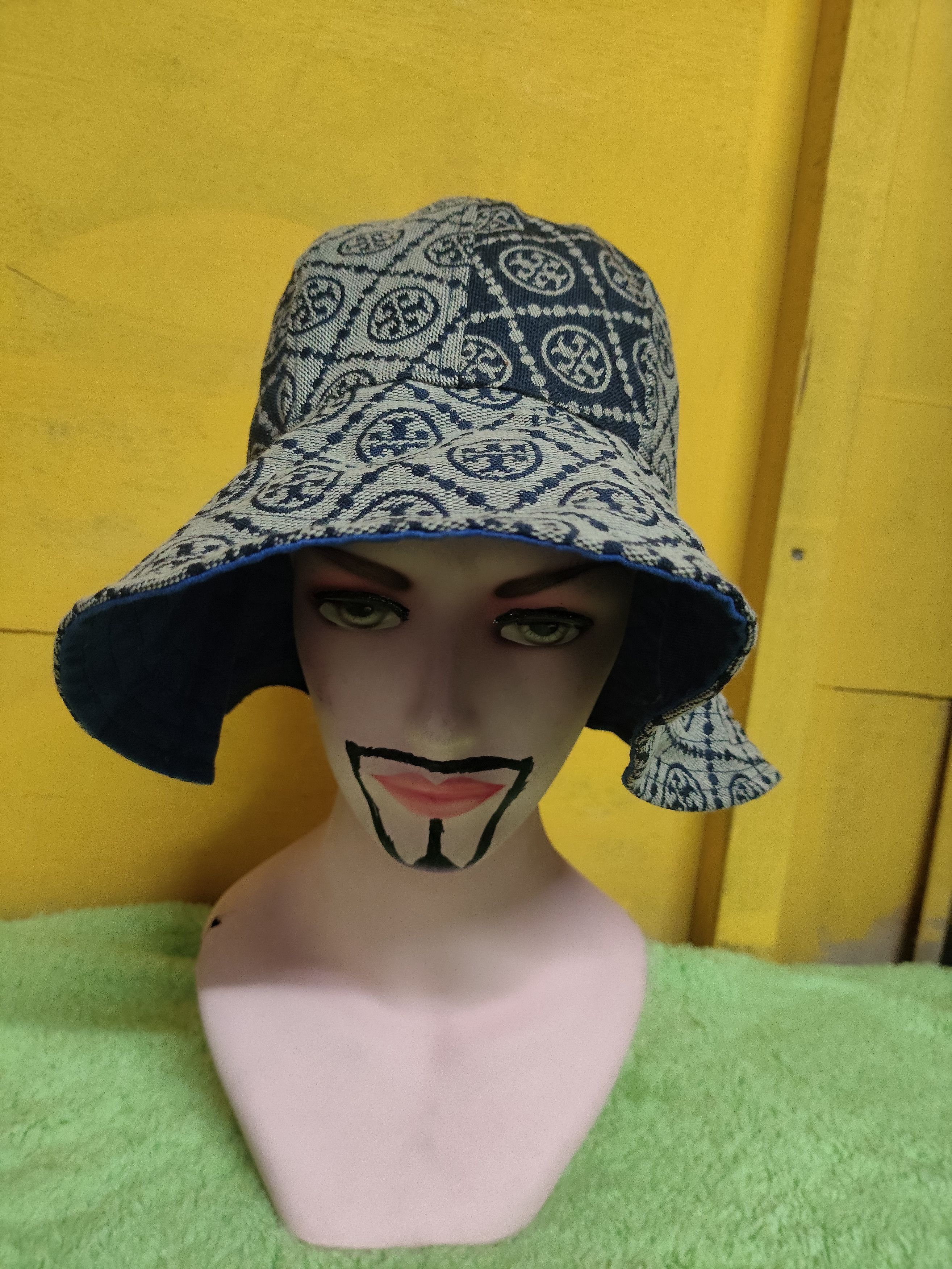 Vintage Vintage Hat Hologram Like GUCC1 Design Free size Size ONE SIZE - 1 Thumbnail