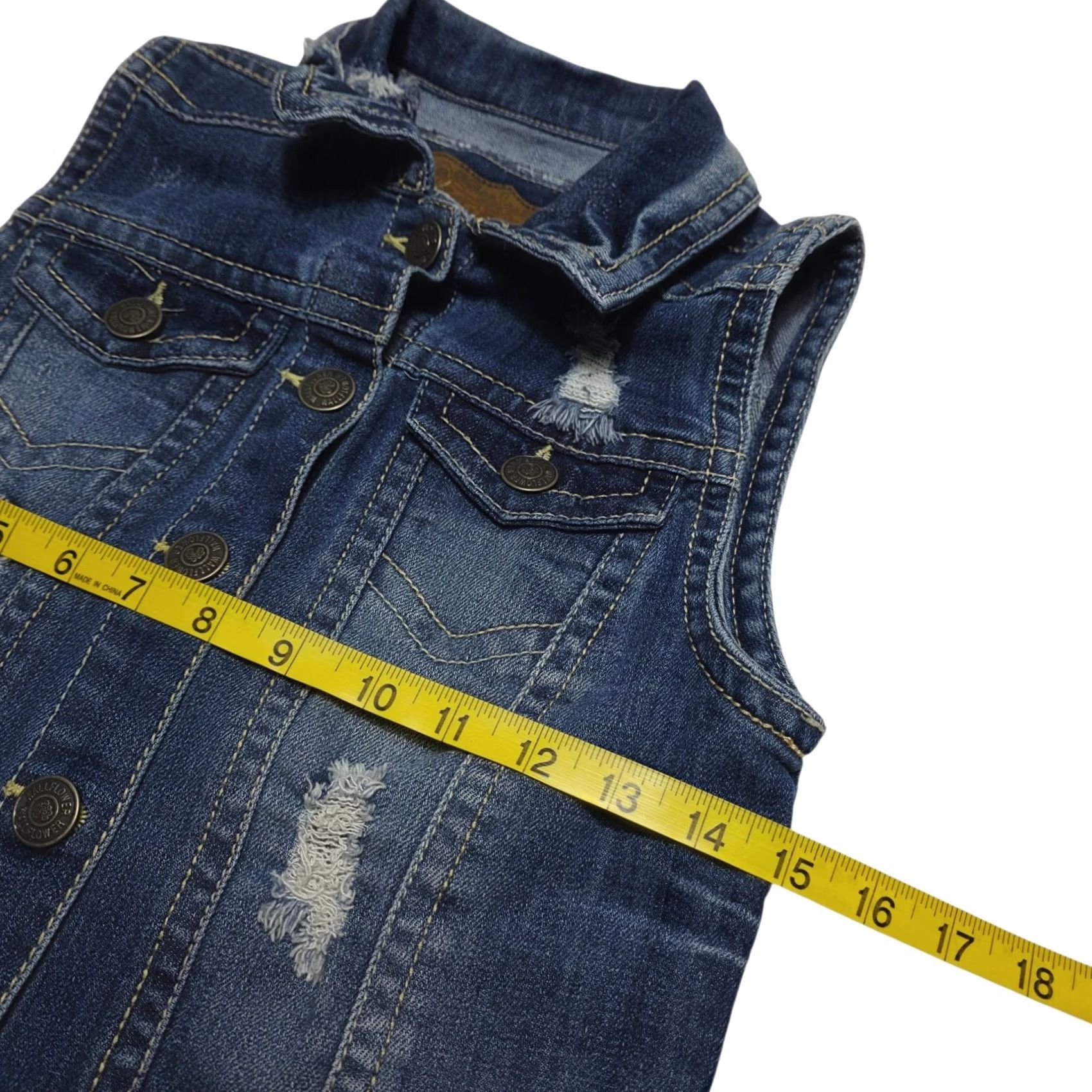 Vintage VINTAGE Wallflower Embroidered Denim Button Vest Woman’s Small Y2k Bohemian 90s Pockets Beltless Lightweight Summer Spring Womens Size S / US 4 / IT 40 - 3 Thumbnail