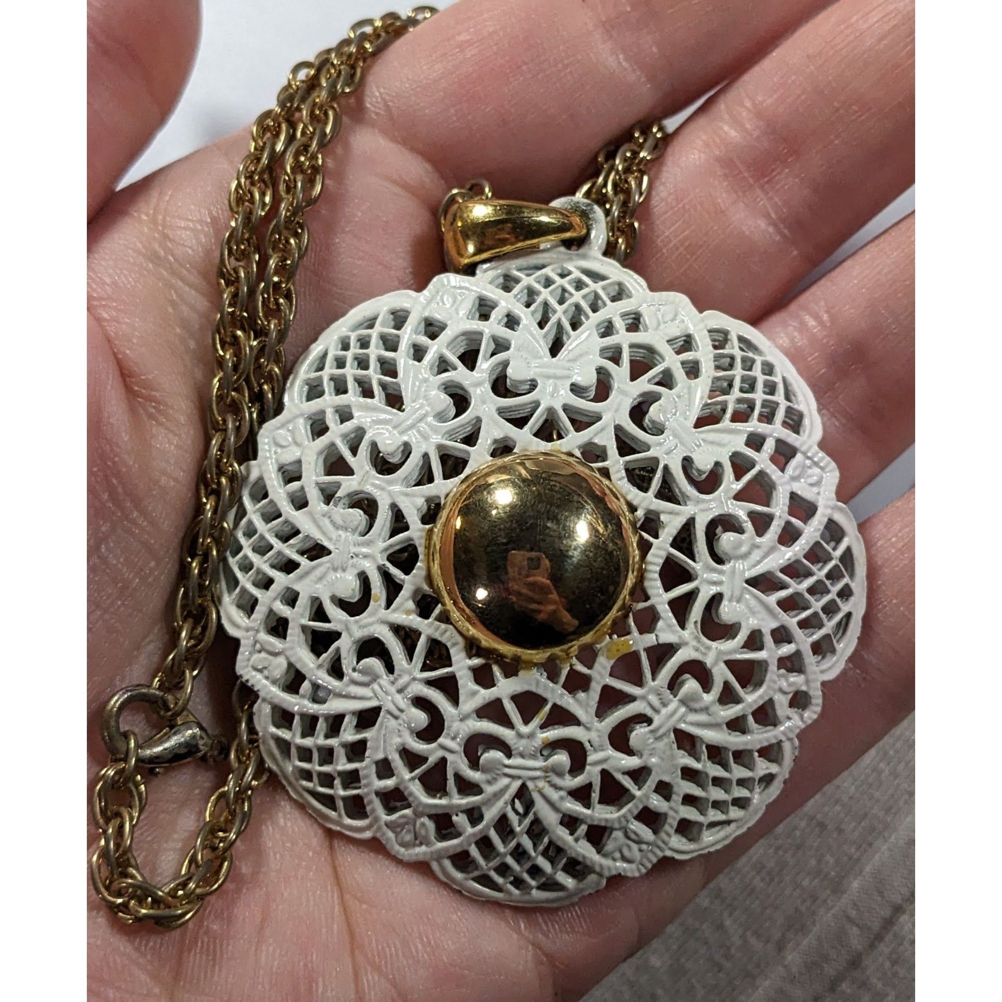 Other Vintage Victorian Style White Filigree And Gold Tone Pendant Size ONE SIZE - 8 Thumbnail