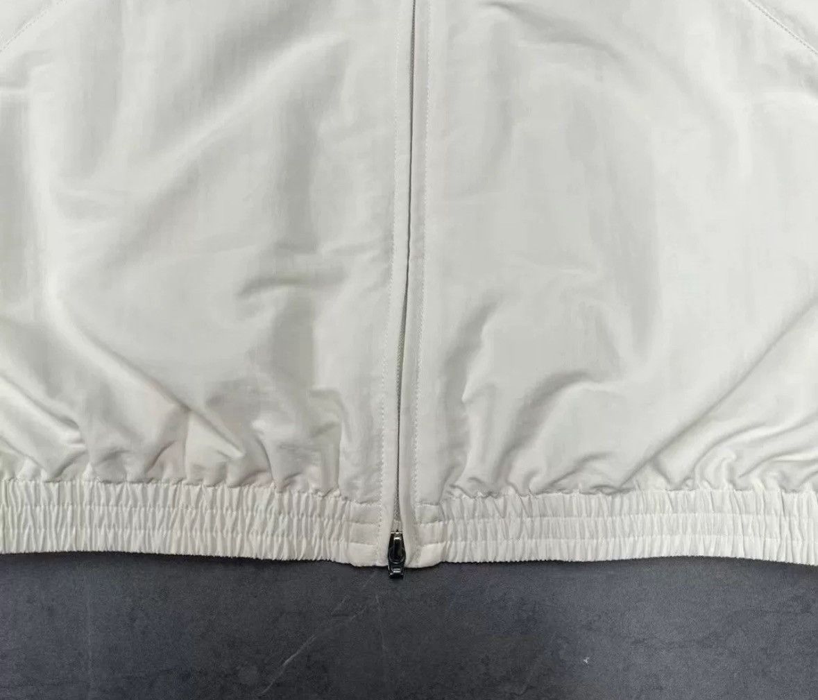 Balenciaga Balenciaga 22fw white padded shoulder nylon sports jacket Size US M / EU 48-50 / 2 - 3 Thumbnail