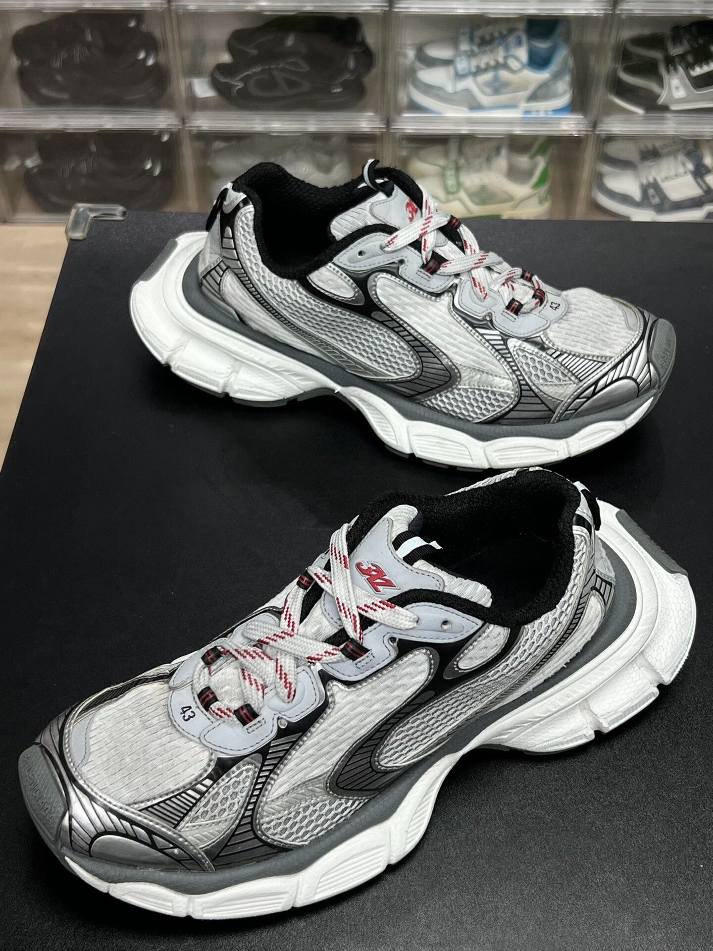 Balenciaga Balenciaga Gray Lowtop Sneakers 10 Men Size US 10 / EU 43 - 1 Thumbnail