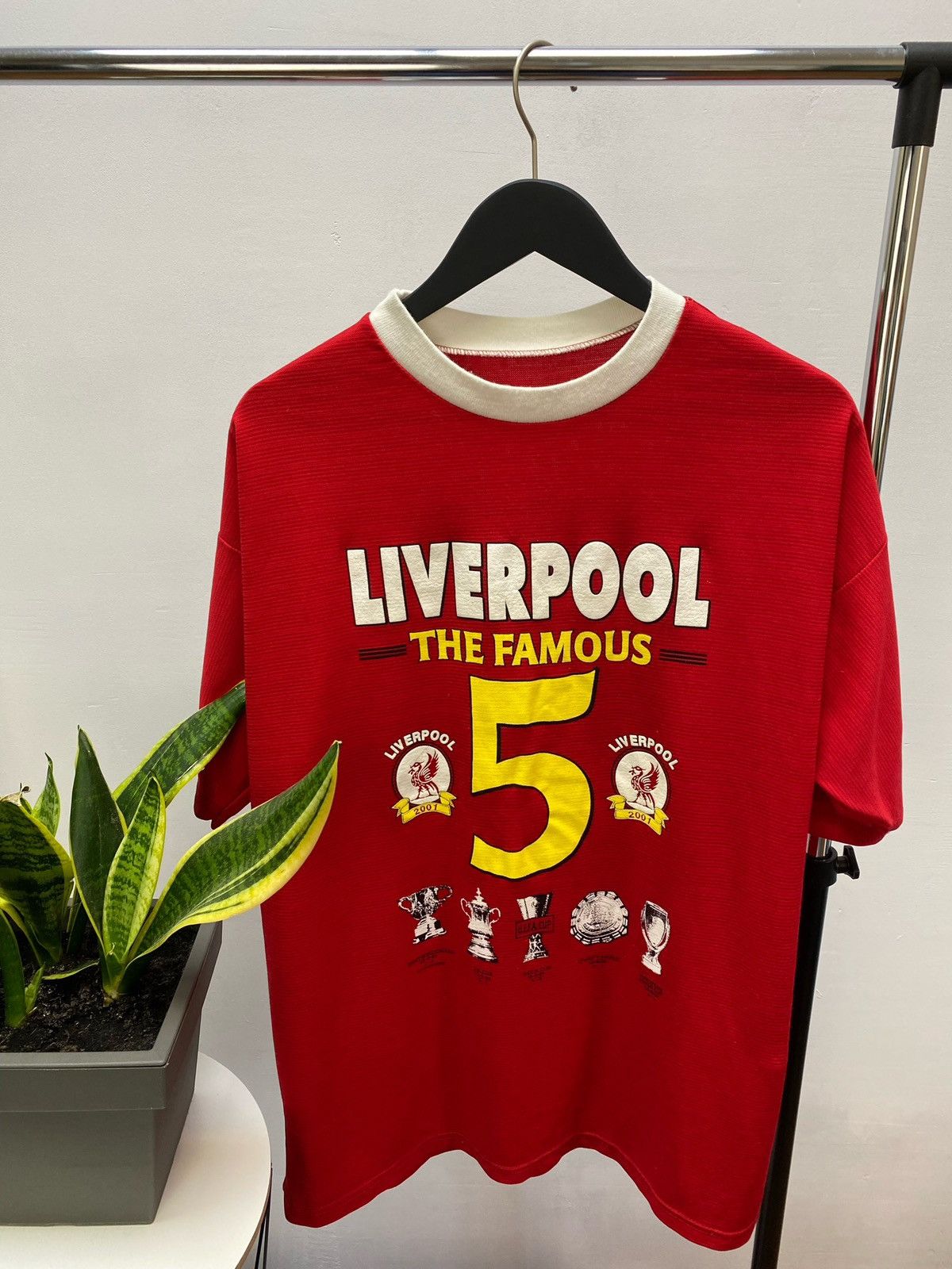 Vintage Vintage Liverpool 2001 Famous 5 Cup Winner T-Shirt Jersey Size US XL / EU 56 / 4 - 5 Thumbnail