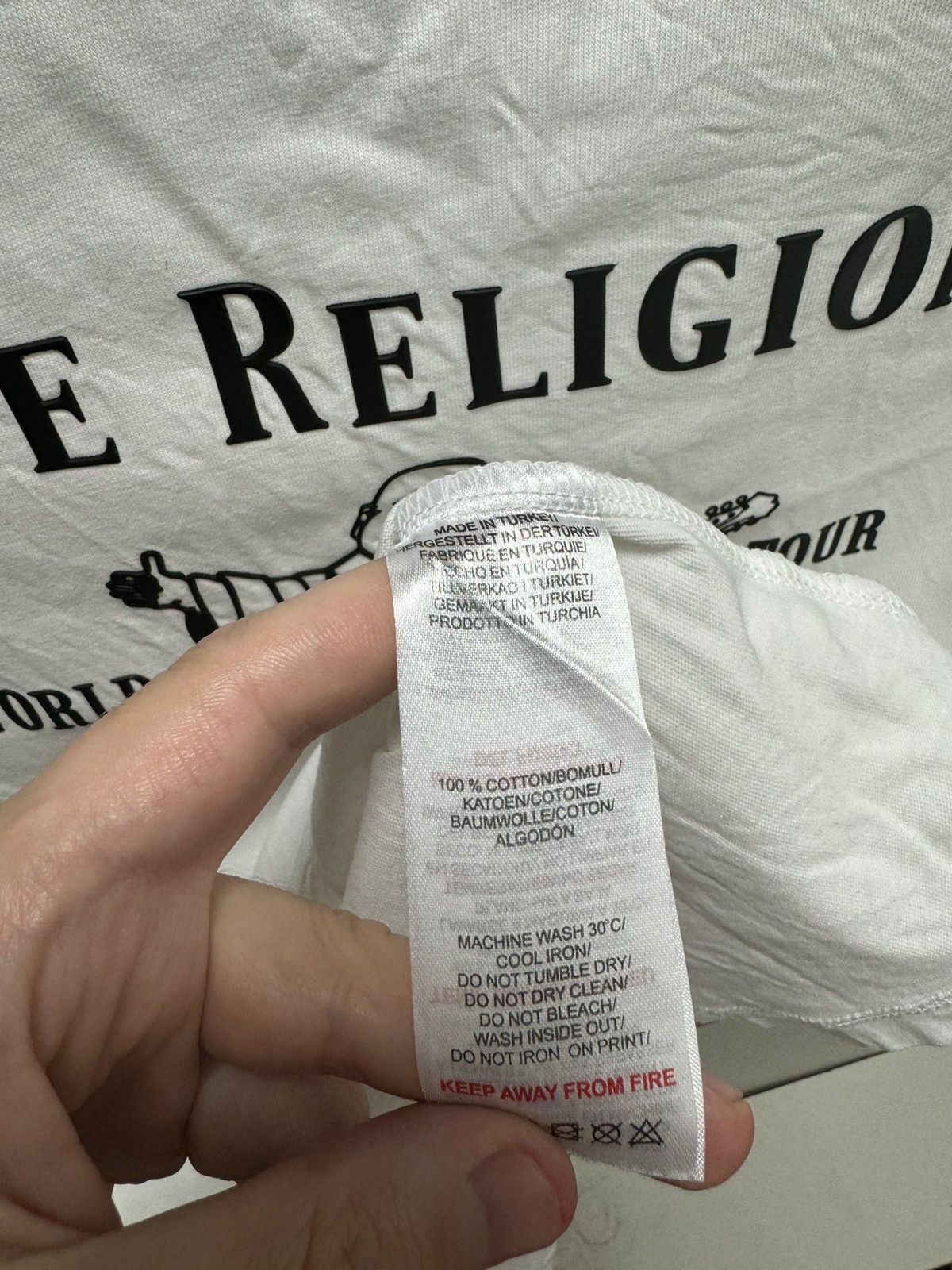 True Religion True religion white t-shirt big logo M sz Size US M / EU 48-50 / 2 - 4 Thumbnail