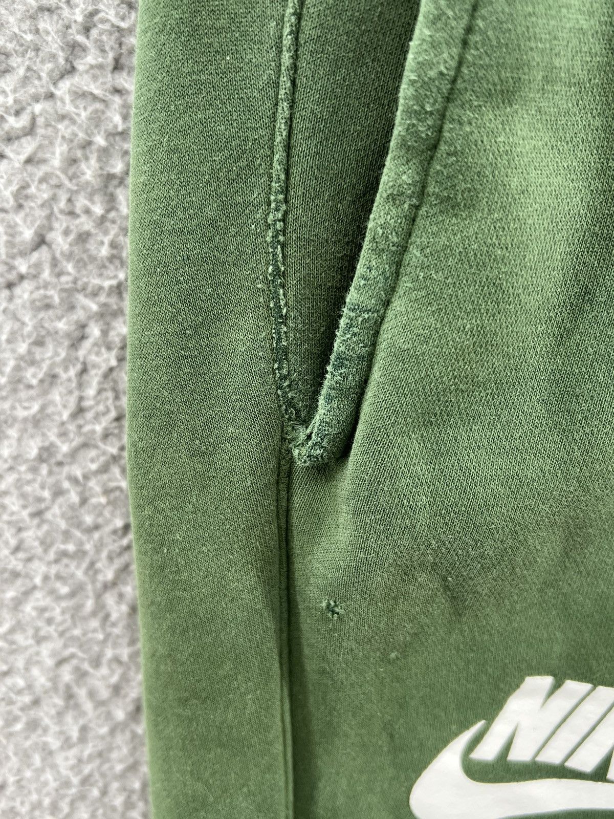 Nike Nike Stranger Things Hawkins High Sweatpants Small CQ3656 Size US 34 / EU 50 - 9 Thumbnail
