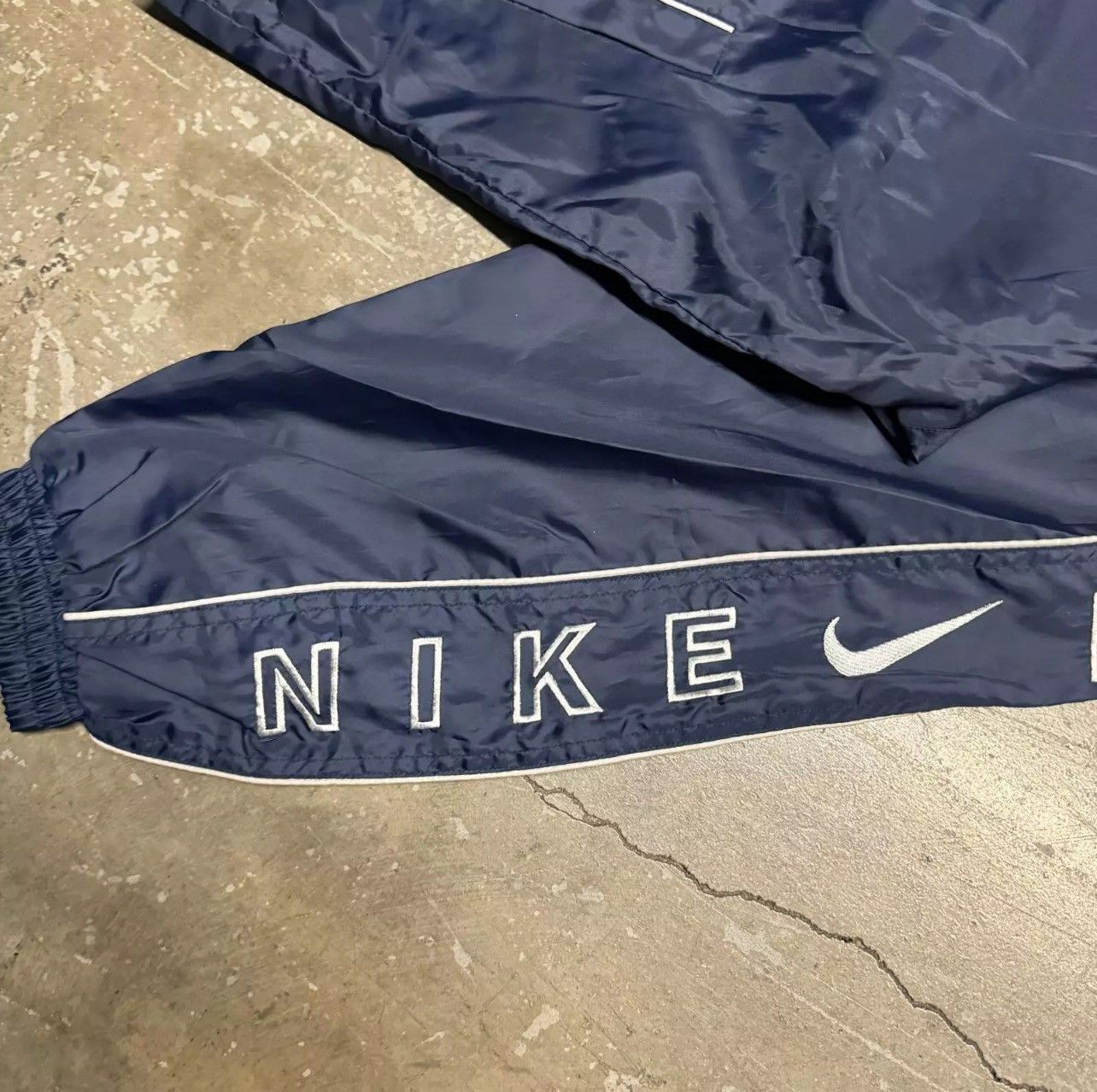 Nike Vintage 90s Nike Tracksuit Mens M Embroidered Logo Navy NWT Size US M / EU 48-50 / 2 - 4 Thumbnail