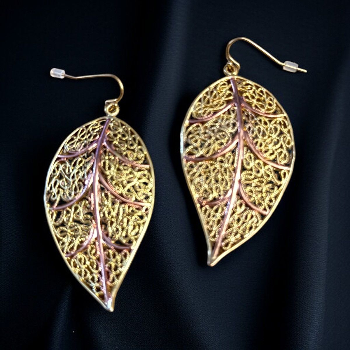 Vintage Vintage Avon gold & rose gold filigree leaf dangle earrings Size ONE SIZE - 1 Thumbnail