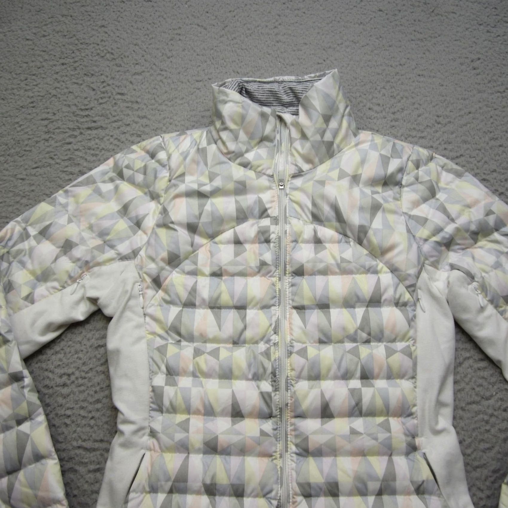 Lululemon Lululemon Jacket Womens 4 Geometric Full Zip Insulated Pullover Puffer Size S / US 4 / IT 40 - 4 Thumbnail