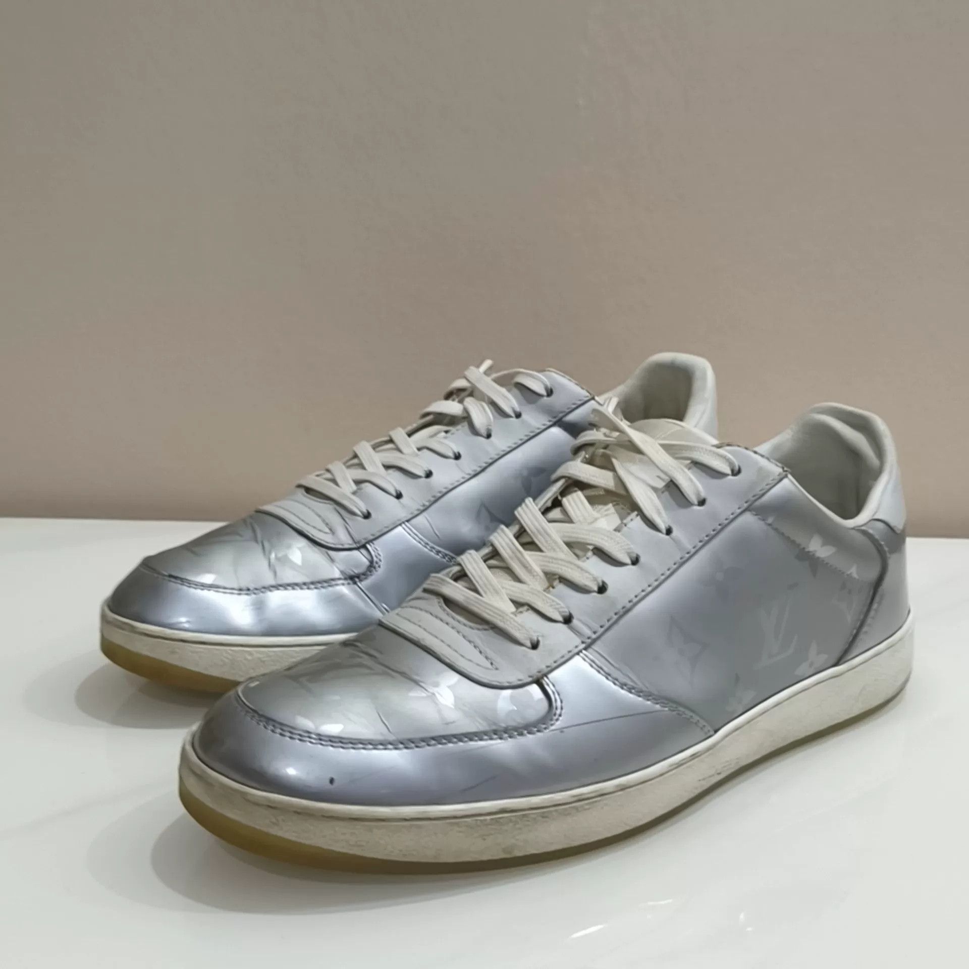 Louis Vuitton Louis Vuitton Silver Lowtop Sneakers 42 Men Size US 9 / EU 42 - 1 Thumbnail